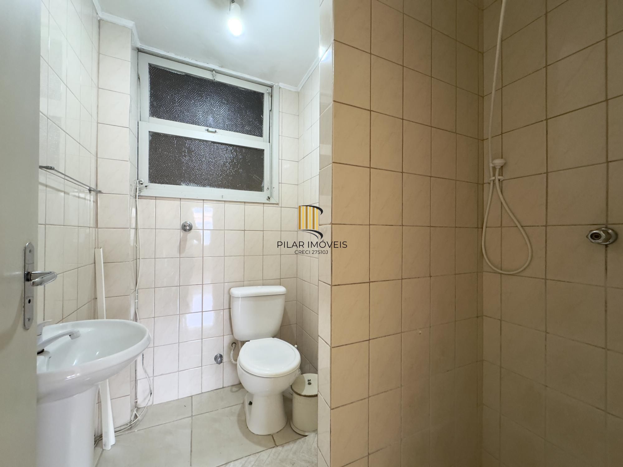 APARTAMENTO COM SACADA JUNTO À ORLA DO GUAÍBA NO CENTRO HISTÓRICO