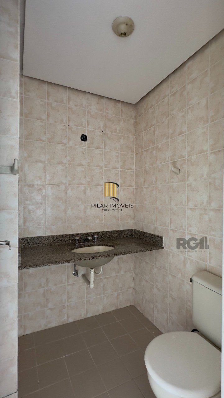 COBERTURA COM 174M², DE FRENTE, 3 DORMITÓRIOS, EM ÓTIMA LOCALIZAÇÃO NO MENINO DEUS