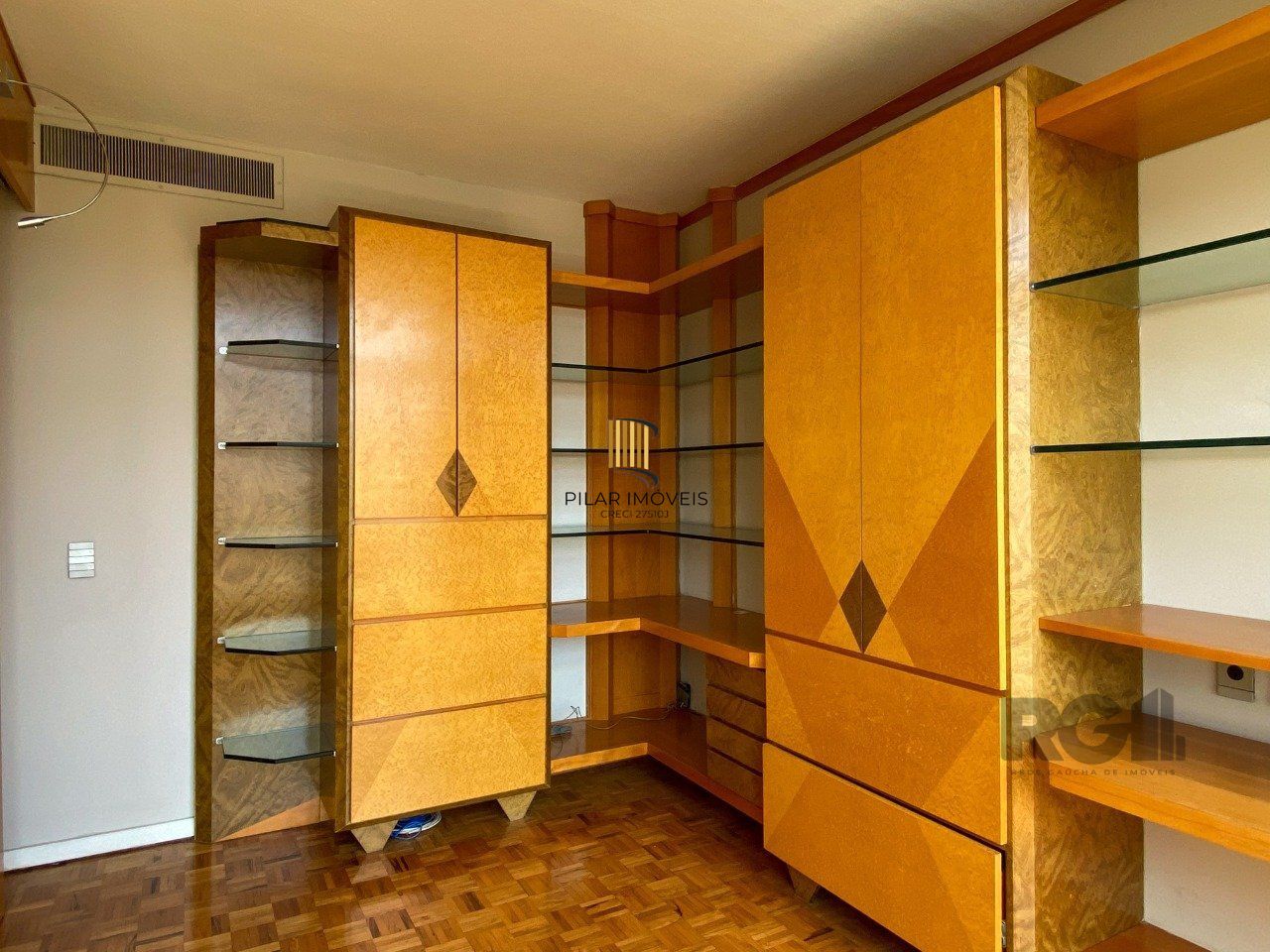 Apartamento com muito conforto e ótima iluminação no Moinhos de Vento