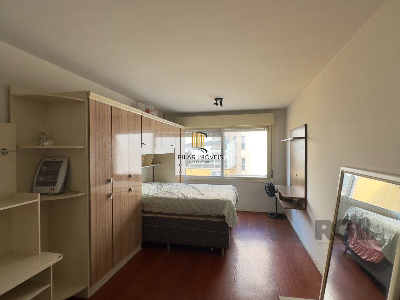 STUDIO MOBILIADO EM FLAT A POUCOS METROS DA ORLA DO GUAÍBA