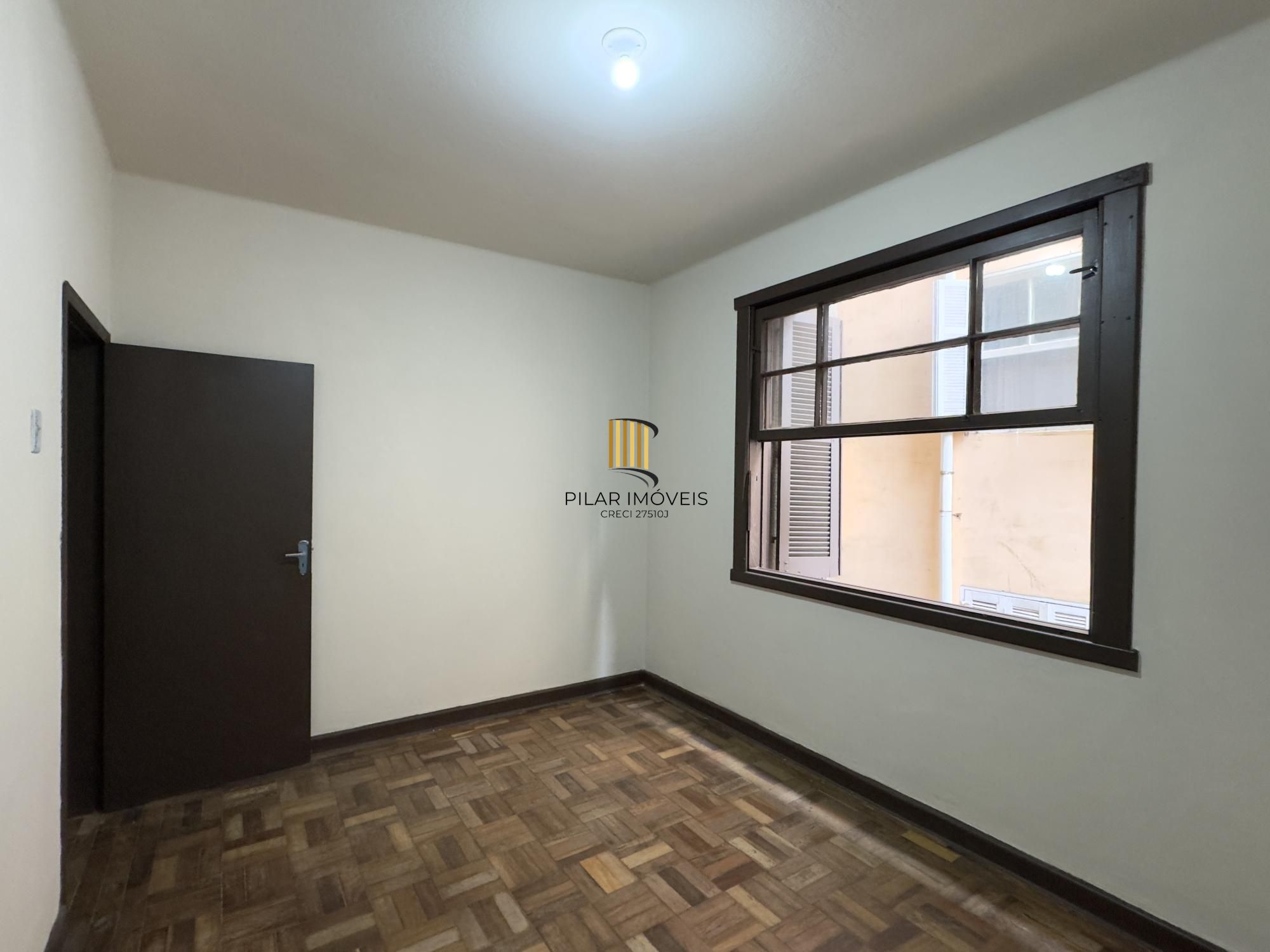 Apartamento de 62m², 2 dormitórios com banheiro auxiliar no Centro Histórico