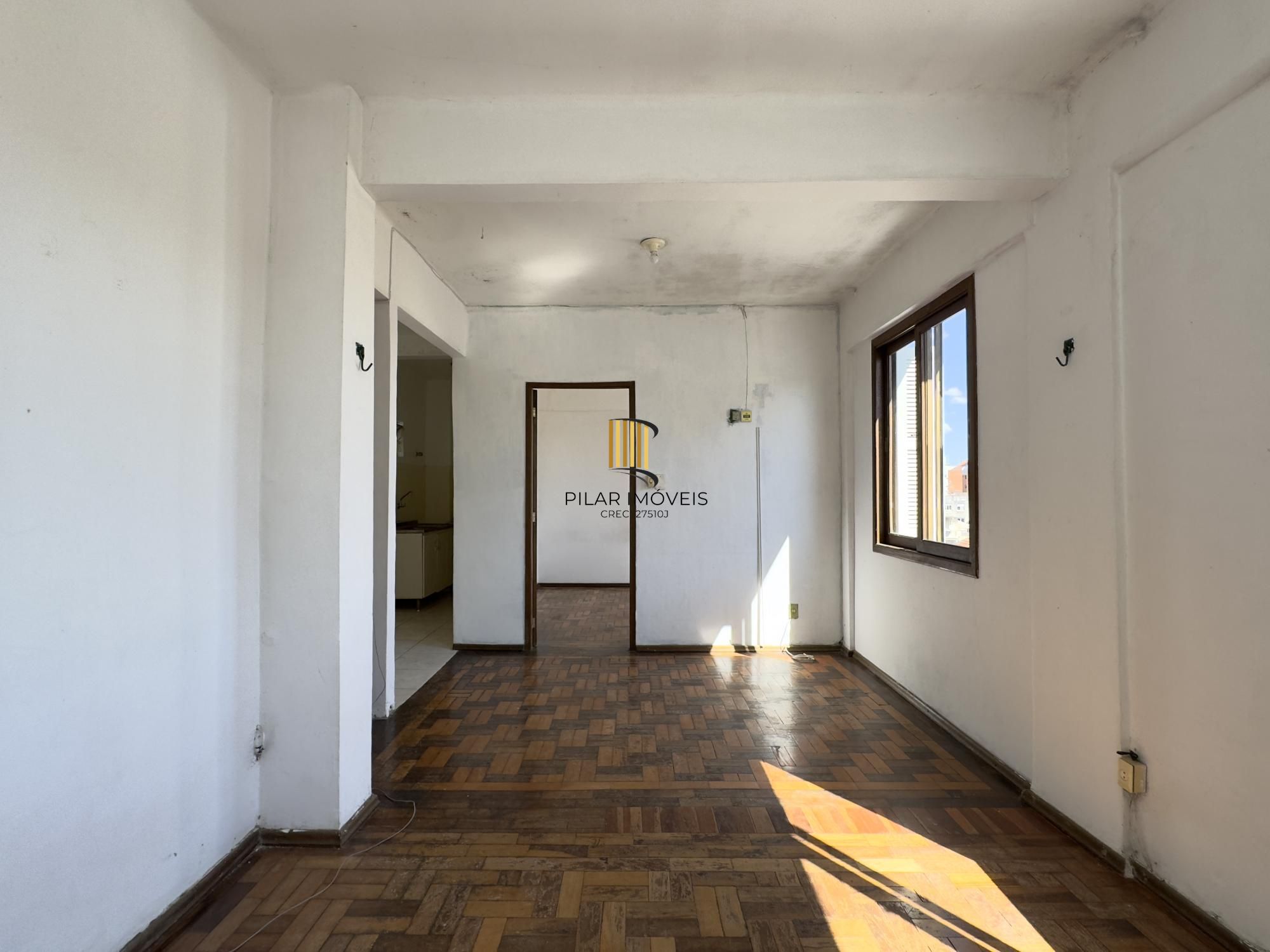 Apartamento 1 dormitório com vista e muito potencial no Centro Histórico