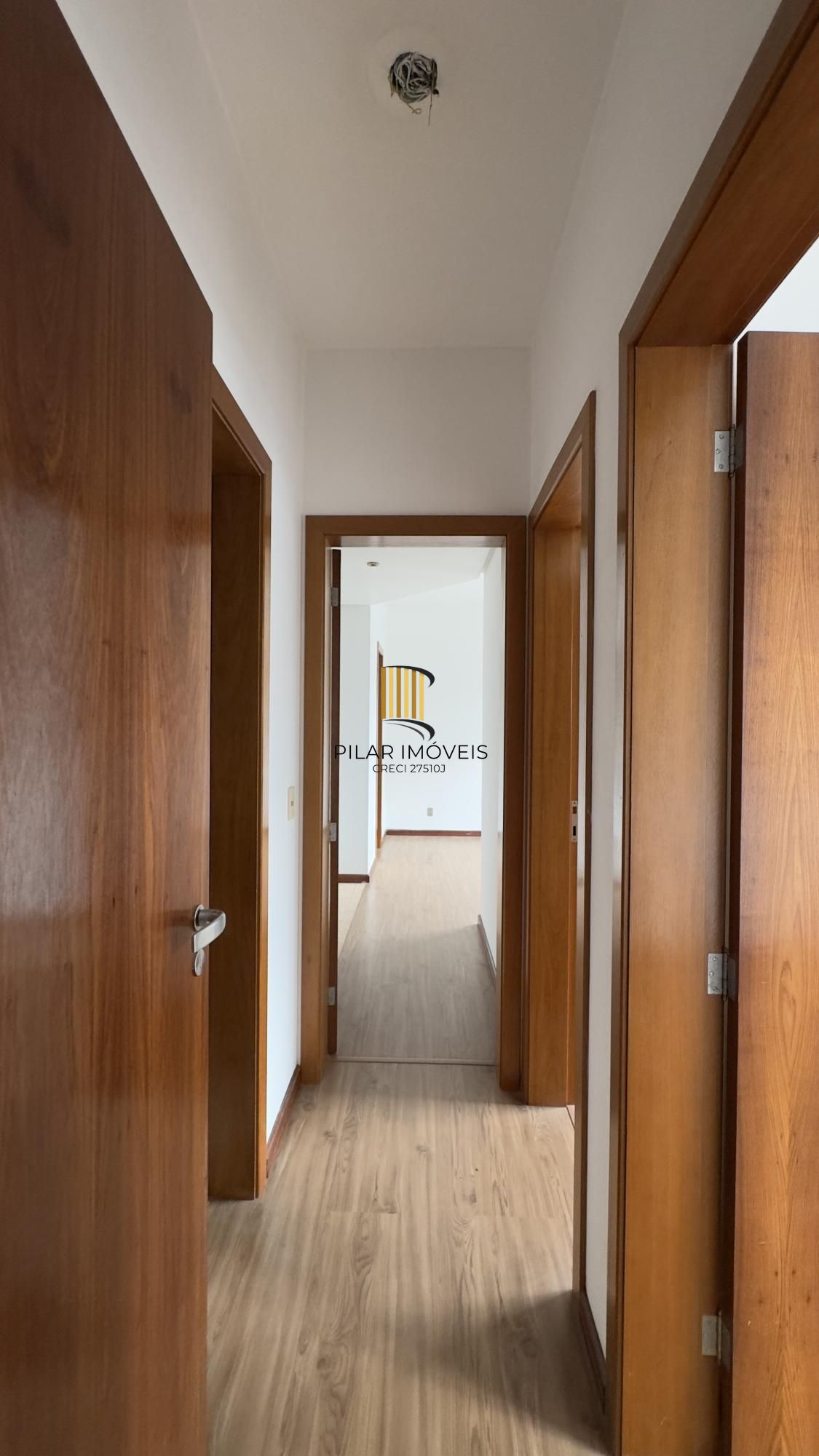 Apartamento 3 dormitórios com sacada, suíte e vaga de garagem no Menino Deus