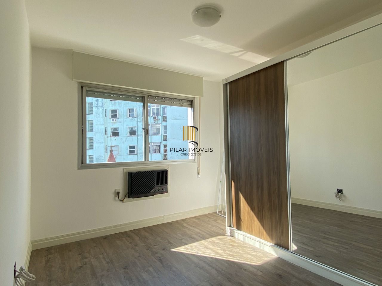 APARTAMENTO DE FRENTE, 1 DORMITÓRIO COM VAGA DE GARAGEM NA DUQUE