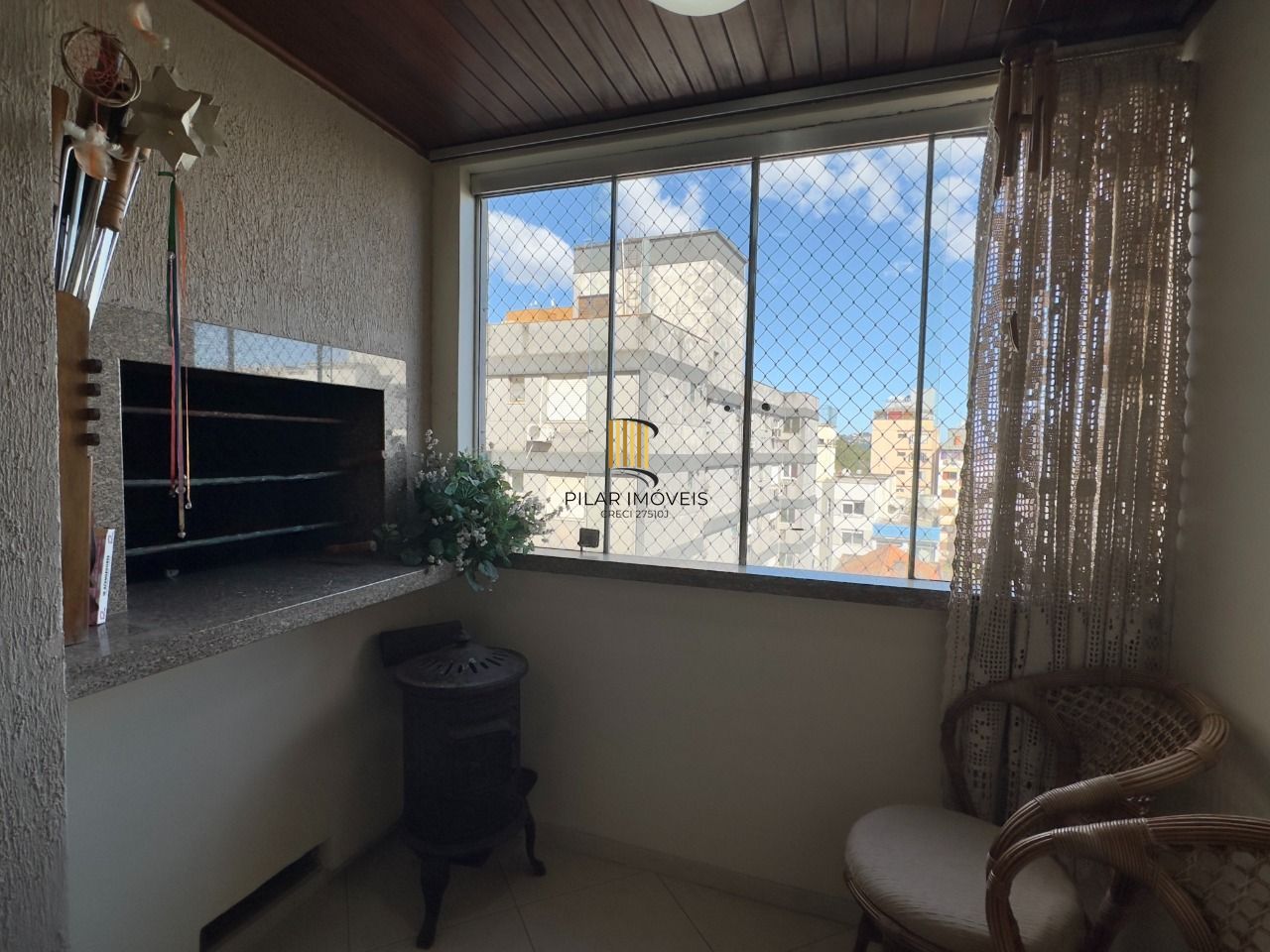 APARTAMENTO 2 DORMITÓRIOS COM LAVABO E VISTA DEFINIDA NO CENTRO HISTÓRICO
