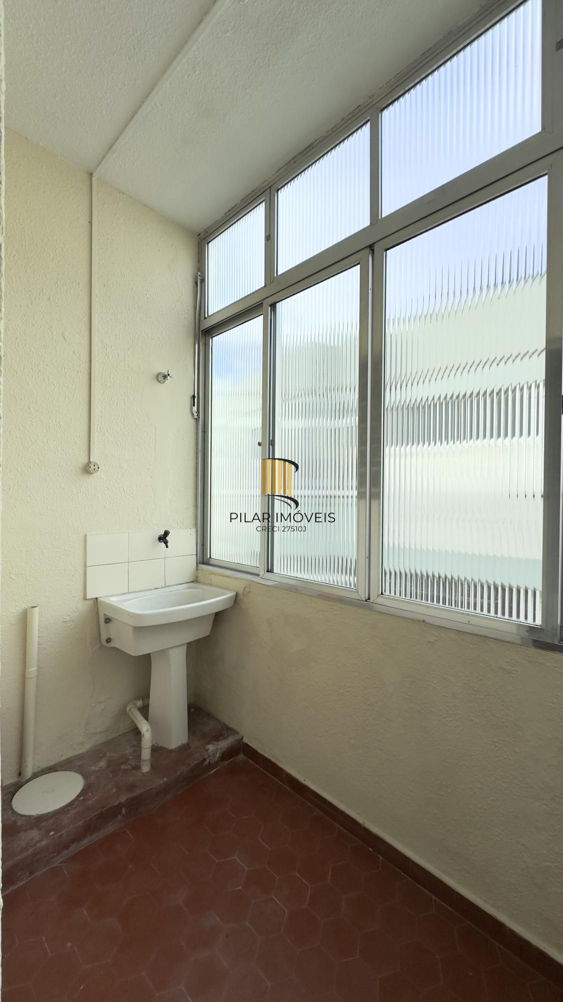 APARTAMENTO 2 DORMITÓRIOS COM PEÇAS AMPLAS NO BAIRRO PRAIA DE BELAS