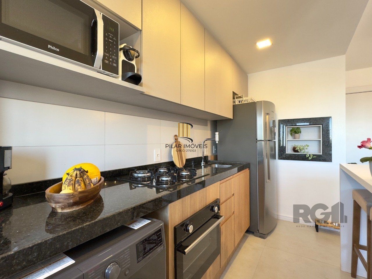 APARTAMENTO MOBILIADO 2 DORMITÓRIOS TRANSFORMADO EM 1 DORMITÓRIO, JUNTO AO MENINO DEUS