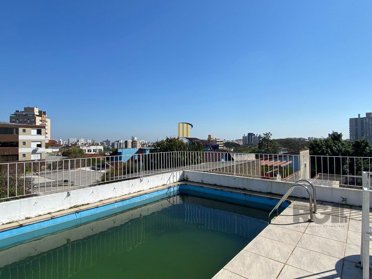 CASA COM 5 DORMITÓRIOS, ESPAÇO PARA FESTAS E PEÇAS AMPLAS PRÓXIMO AO IGUATEMI