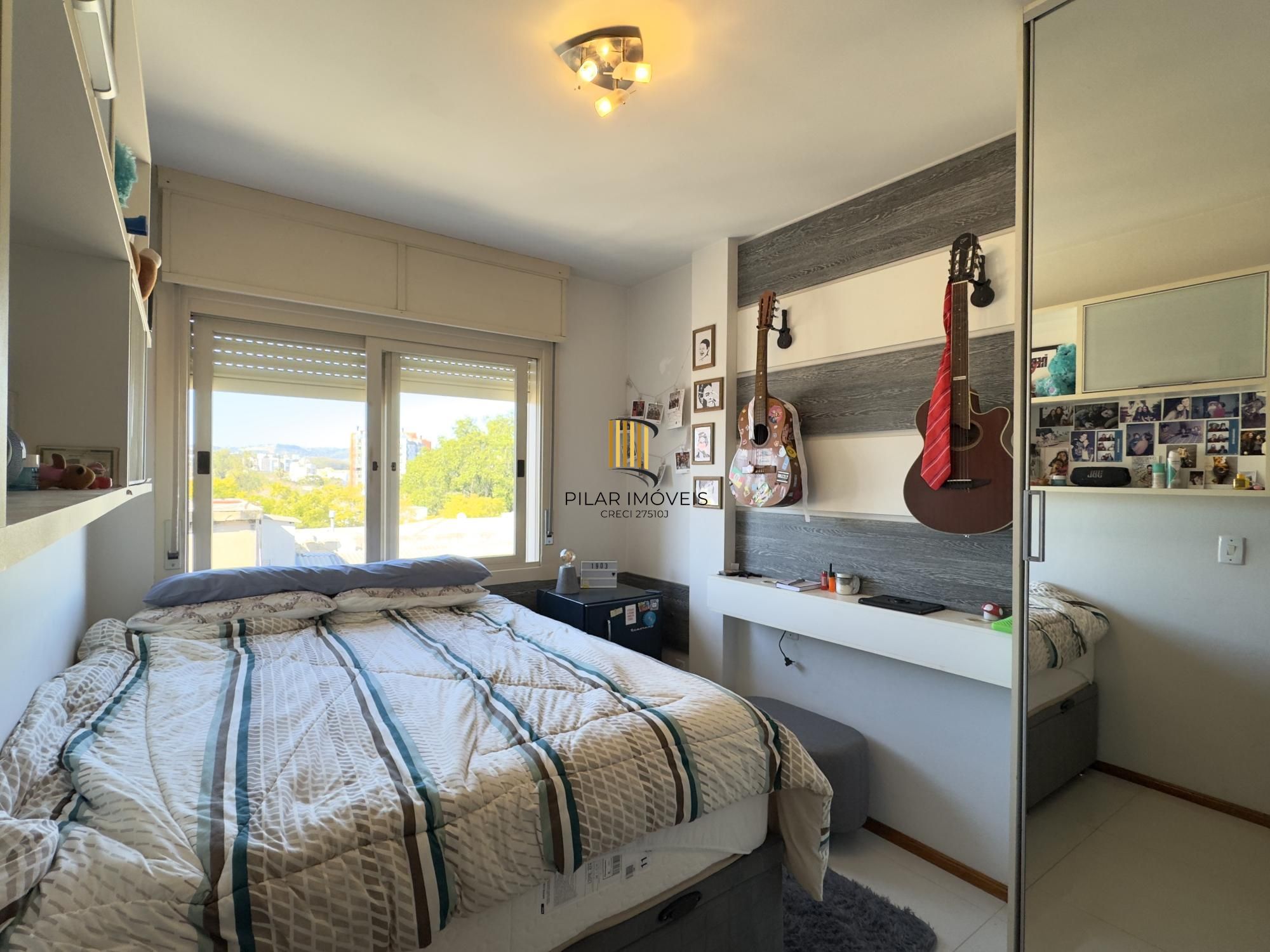 Apartamento 2 dormitórios, com lavabo e vaga de garagem na Cidade Baixa