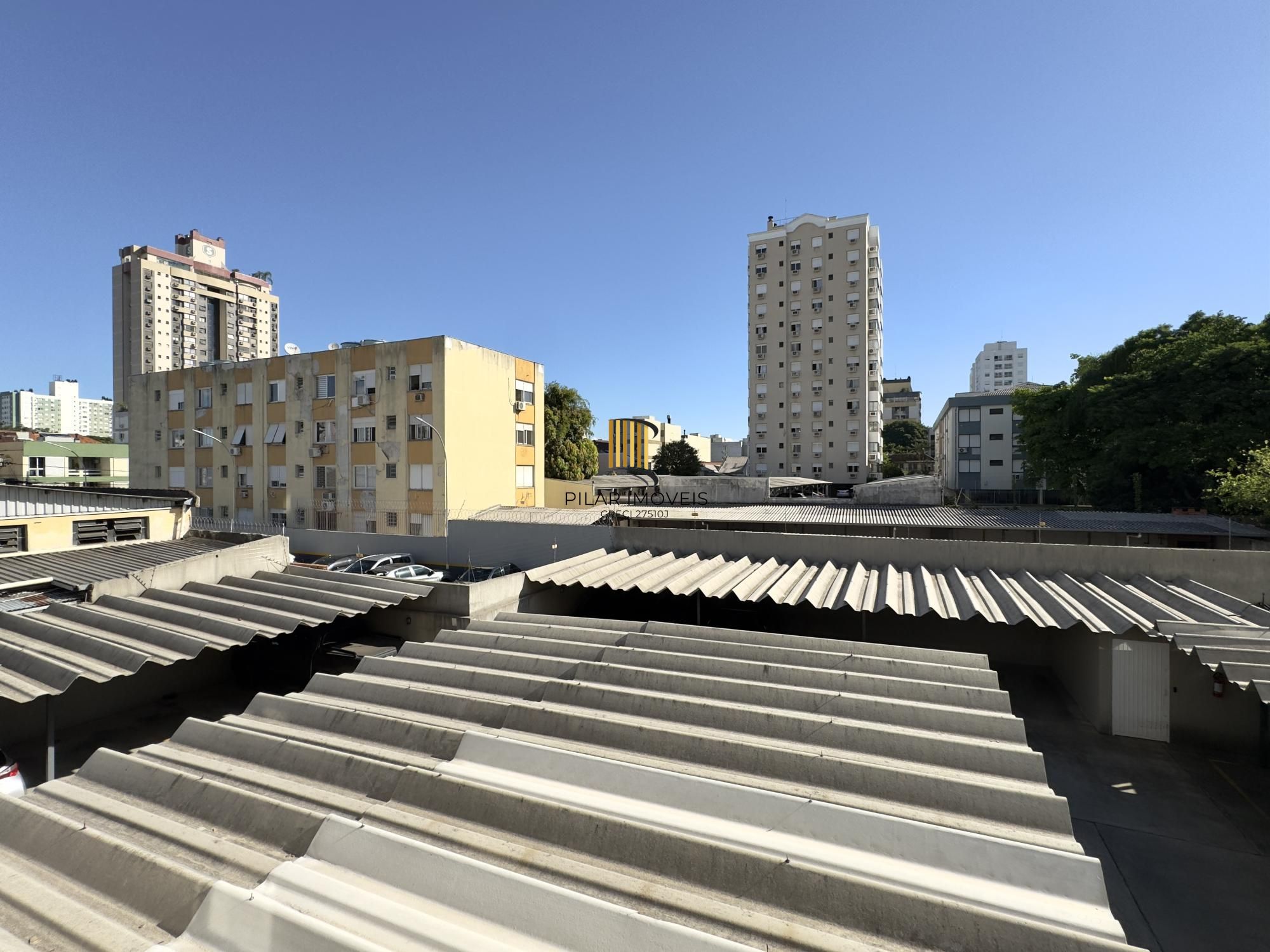APARTAMENTO 2 DORMITÓRIOS, SENDO 1 SUÍTE COM VAGA DE GARAGEM NO BAIRRO SANTANA