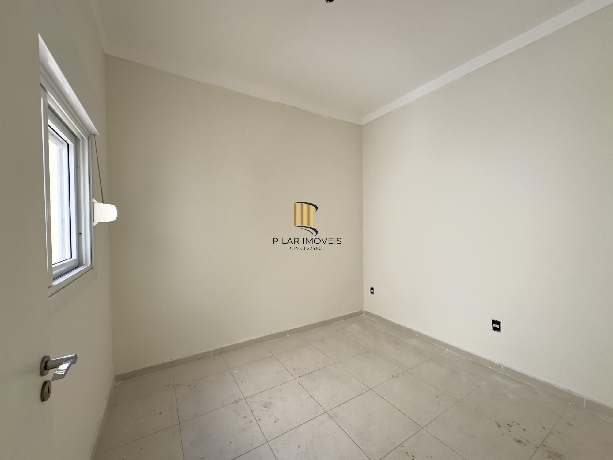 Casa em condomínio com 2 dormitórios, vaga de garagem e churrasqueira na Olaria