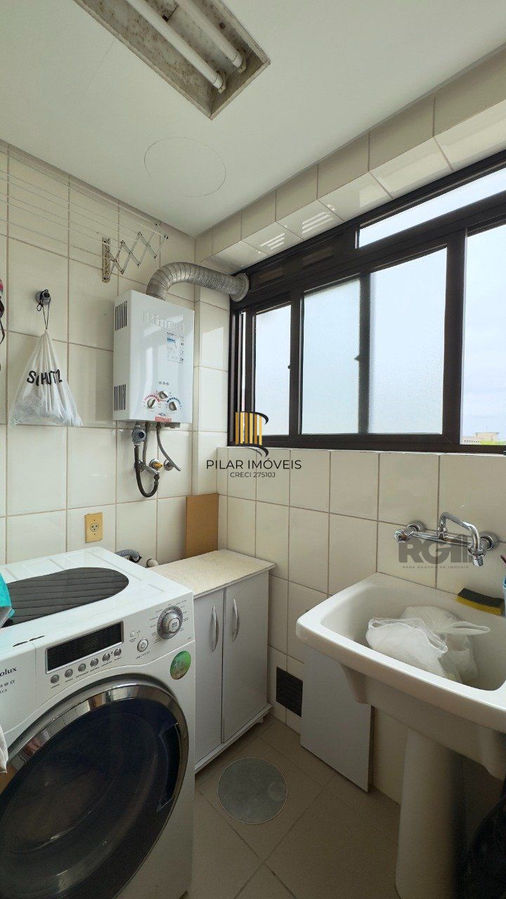 APARTAMENTO MOBILIADO DE 96M² COM 3 DORMITÓRIOS, SUÍTE E VAGA DE GARAGEM NO MENINO DEUS