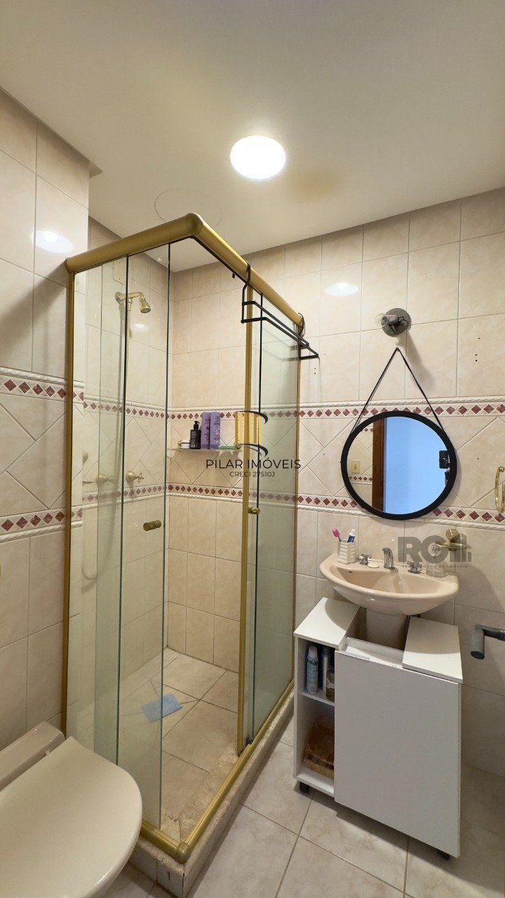 APARTAMENTO MOBILIADO DE 96M² COM 3 DORMITÓRIOS, SUÍTE E VAGA DE GARAGEM NO MENINO DEUS
