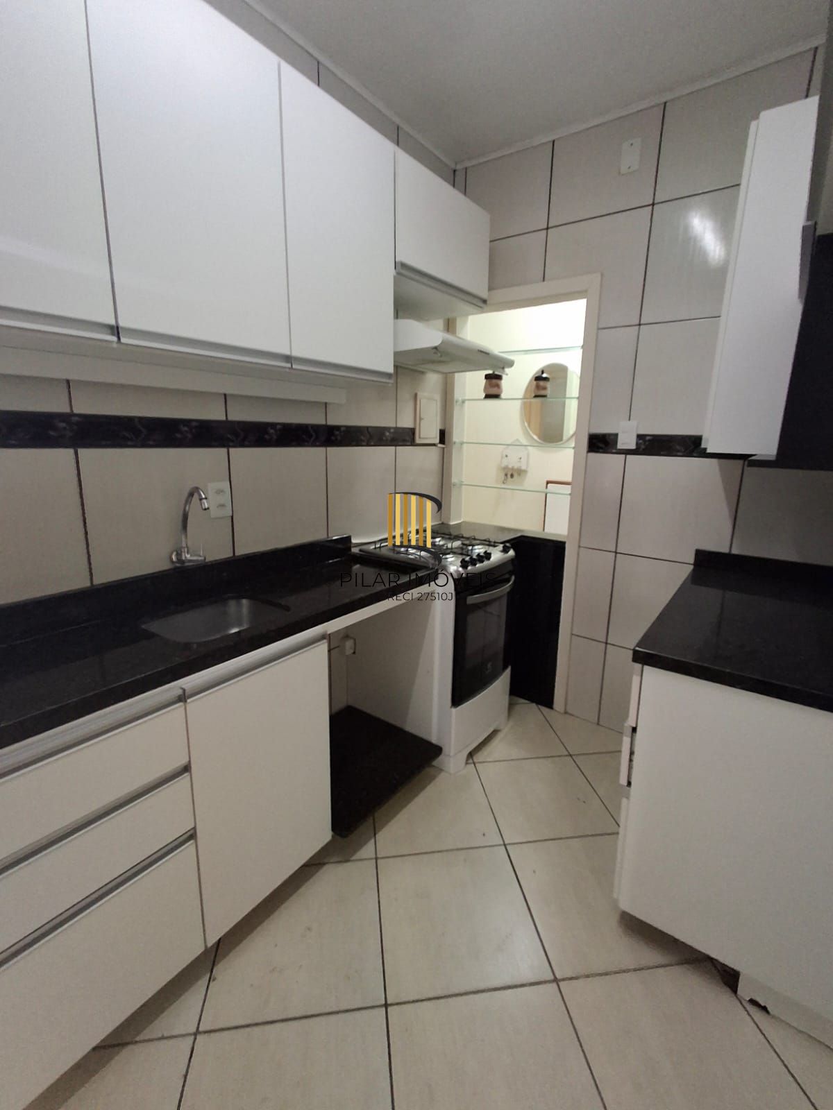 Apartamento 2 dormitórios, pronto para entrar e morar e próximo do Cais Embarcadero.