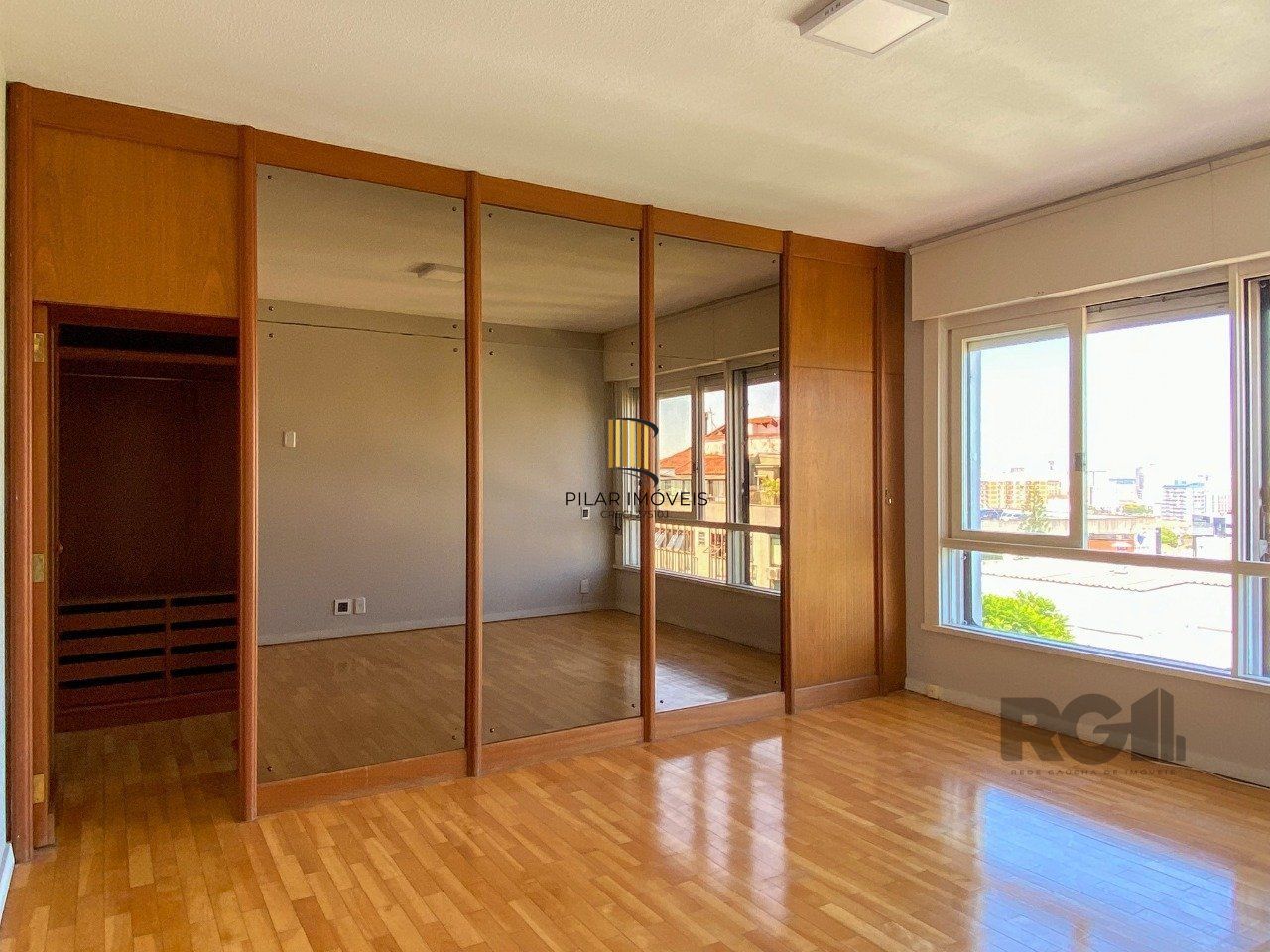 Apartamento com muito conforto e ótima iluminação no Moinhos de Vento