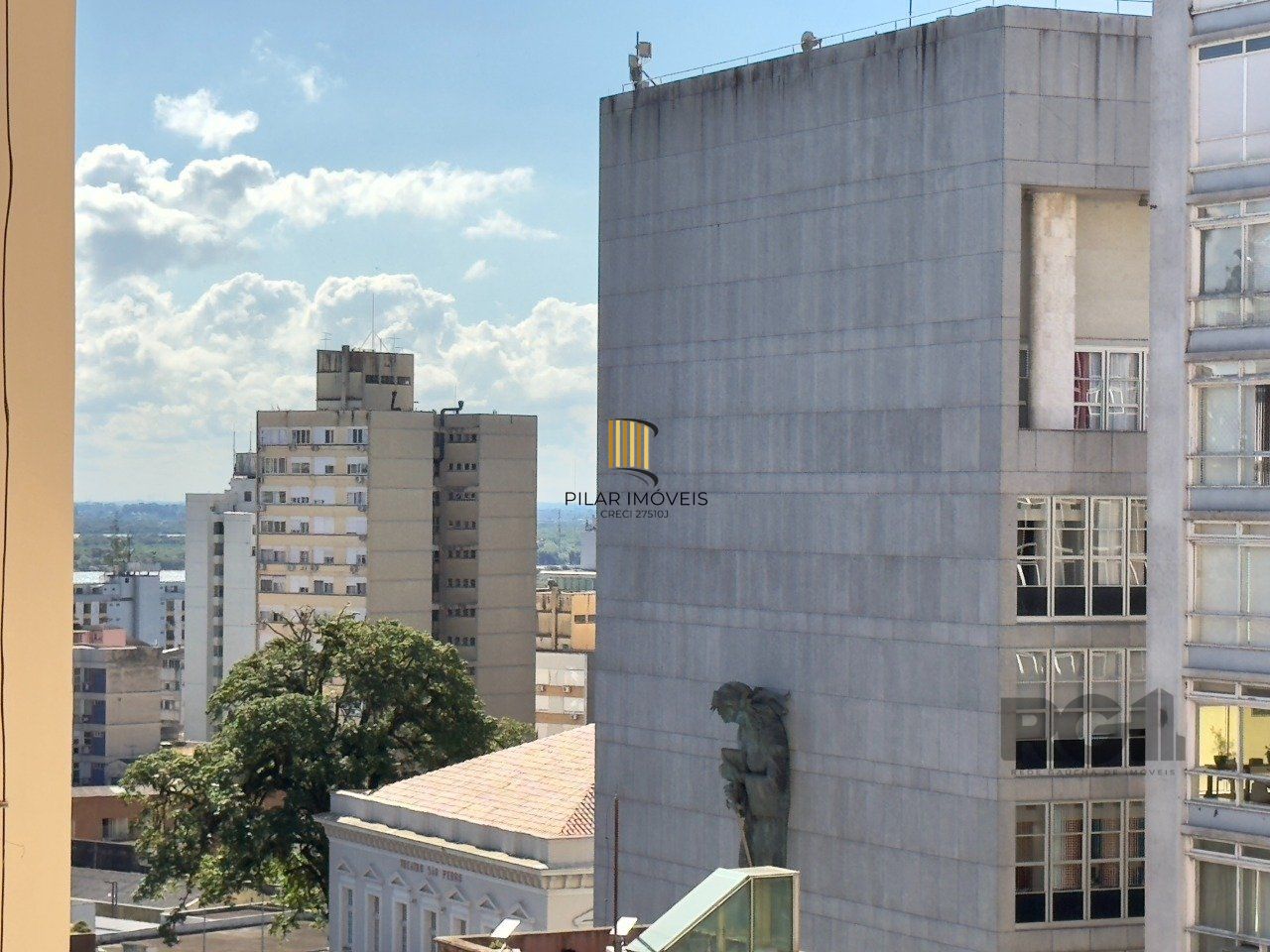 APARTAMENTO MOBILIADO DE 2 DORMITÓRIOS, TOTALMENTE REFORMADO, NO CENTRO HISTÓRICO