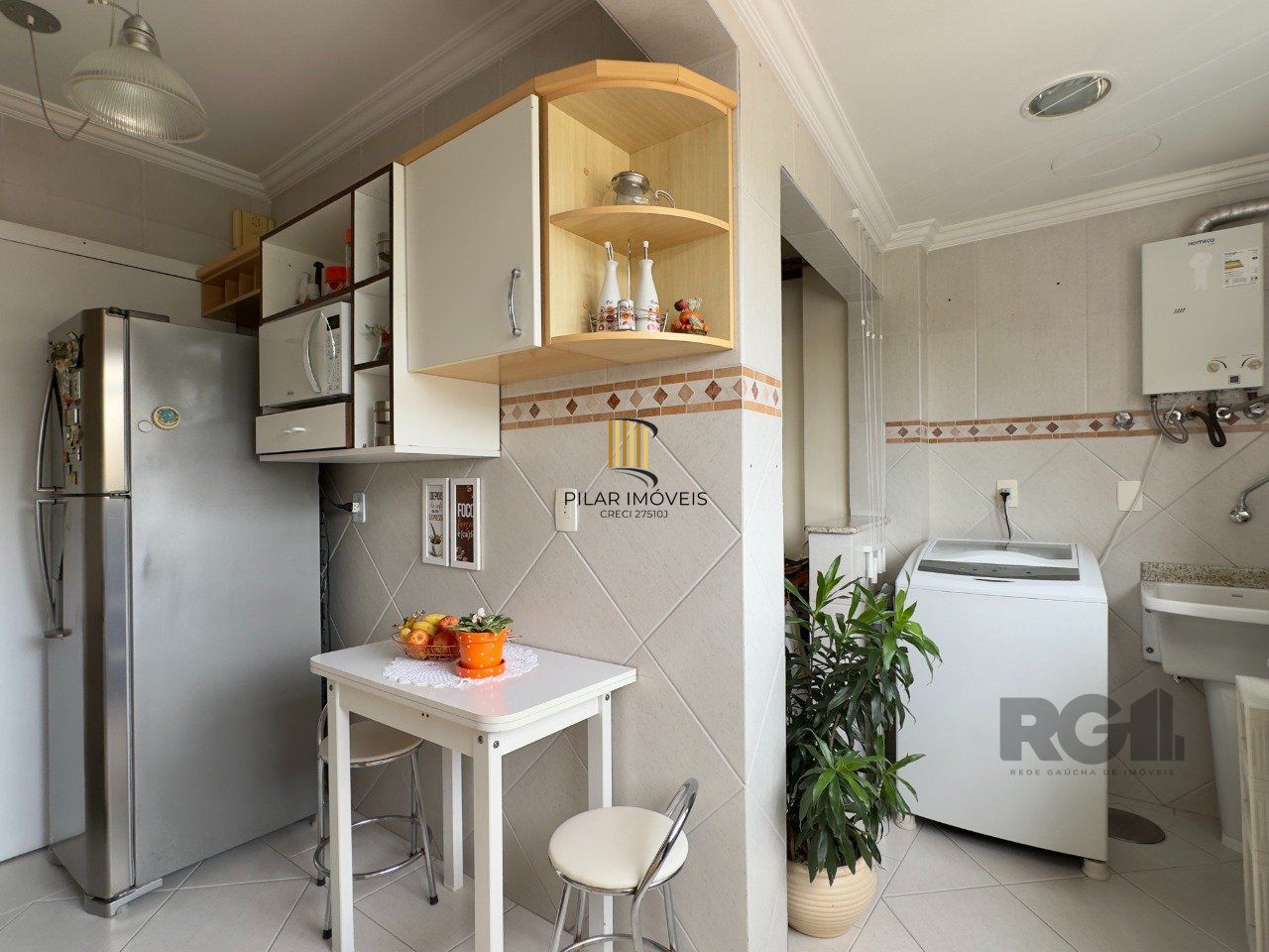 APARTAMENTO 2 DORMITÓRIOS, DE FRENTE, COM VAGA DE GARAGEM NO JARDIM BOTÂNICO