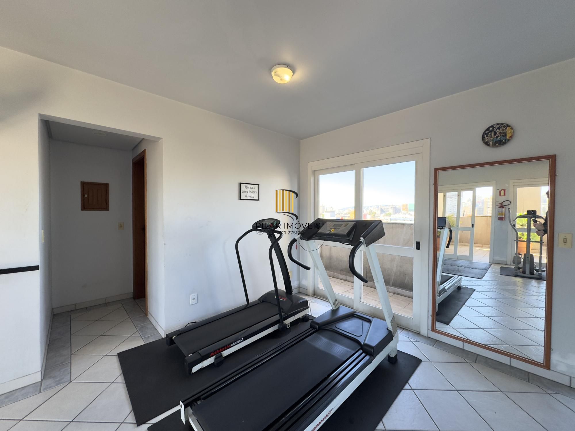 Apartamento 2 dormitórios, com lavabo e vaga de garagem na Cidade Baixa