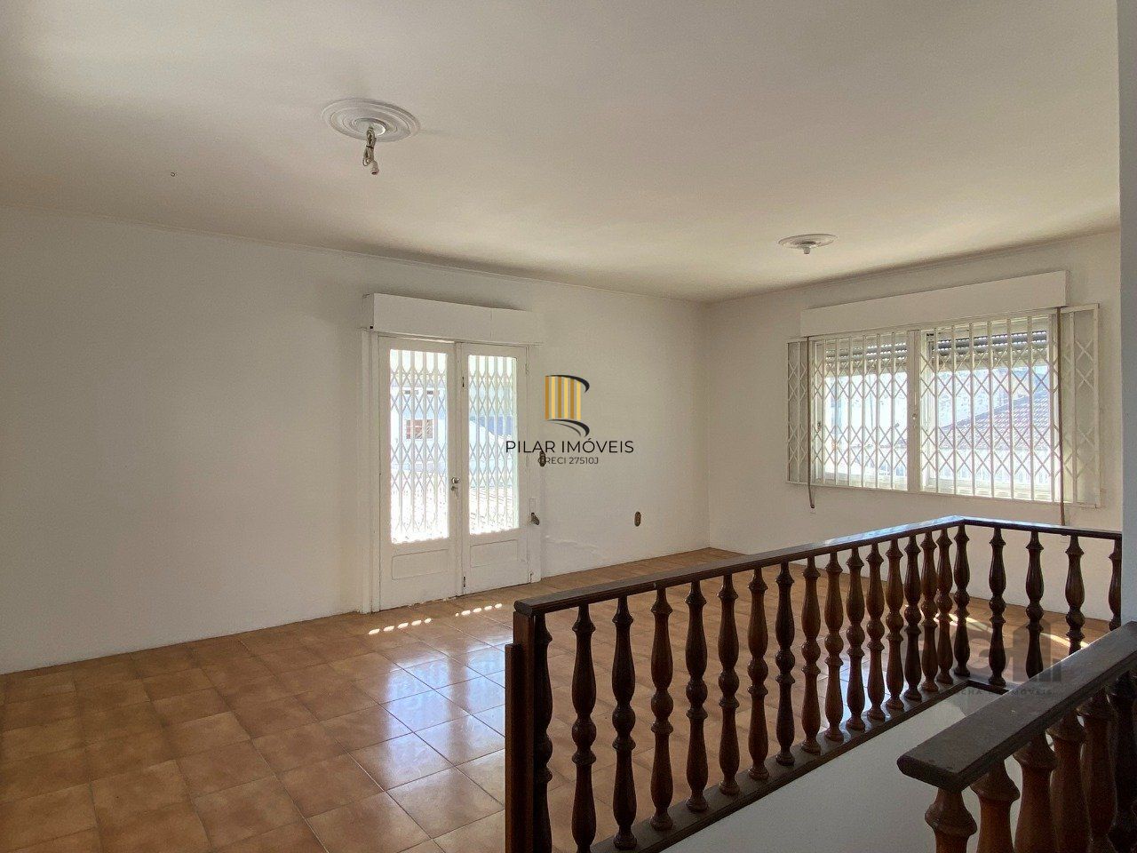 CASA COM 5 DORMITÓRIOS, ESPAÇO PARA FESTAS E PEÇAS AMPLAS PRÓXIMO AO IGUATEMI