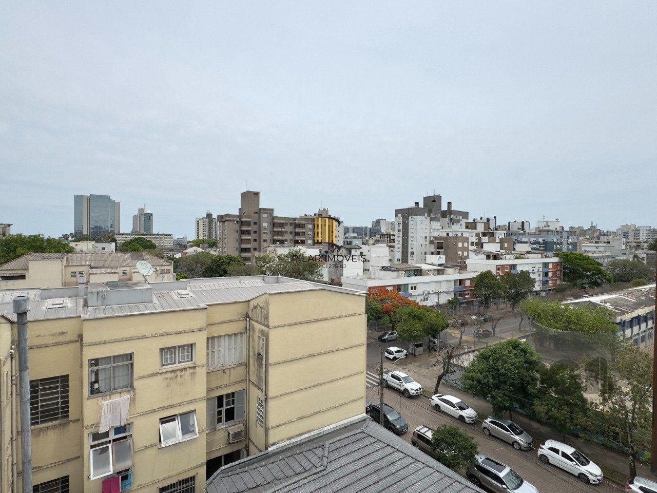 APARTAMENTO MOBILIADO DE 96M² COM 3 DORMITÓRIOS, SUÍTE E VAGA DE GARAGEM NO MENINO DEUS