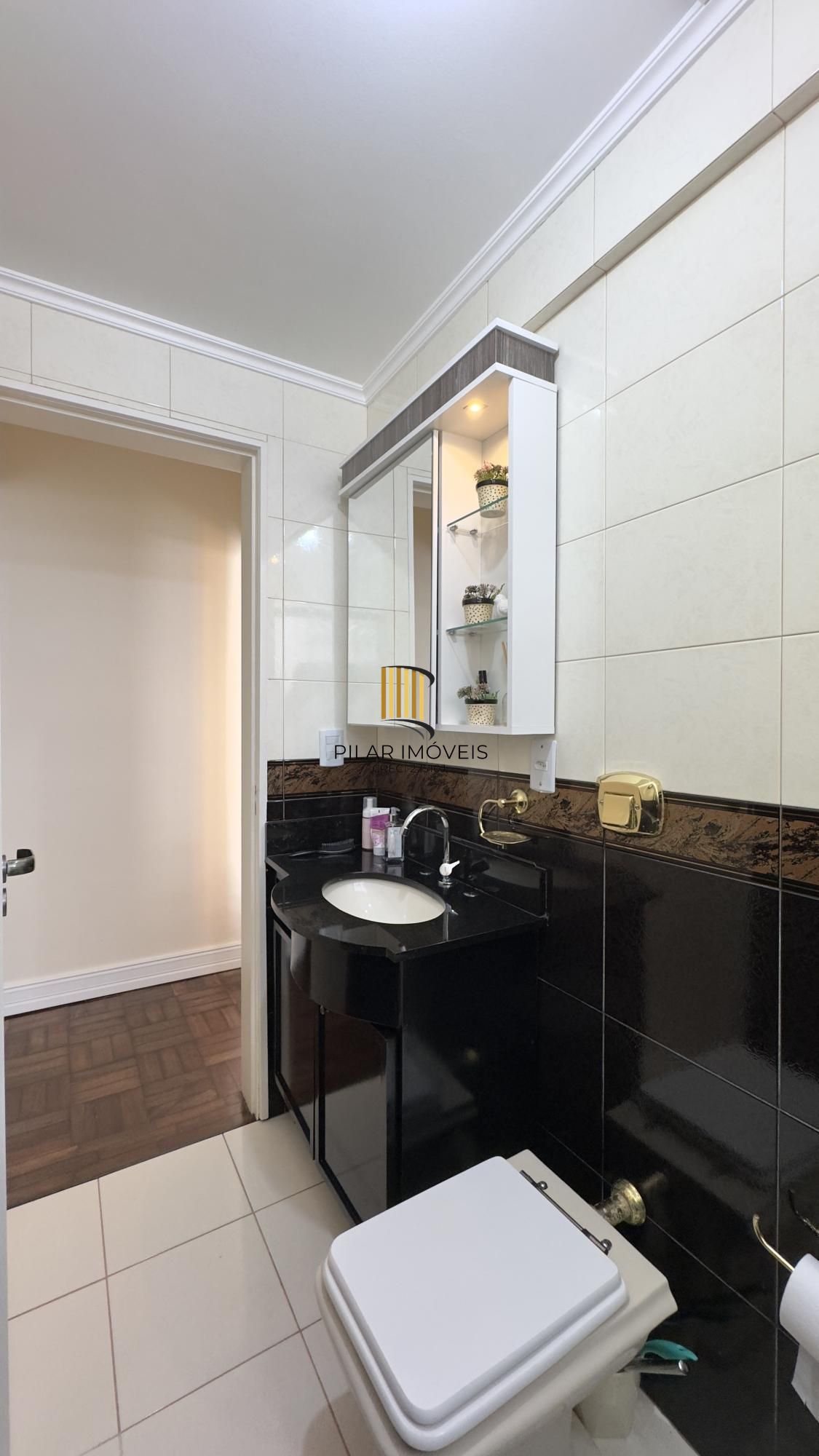 APARTAMENTO 2 DORMITÓRIOS COM PEÇAS AMPLAS NO CENTRO HISTÓRICO