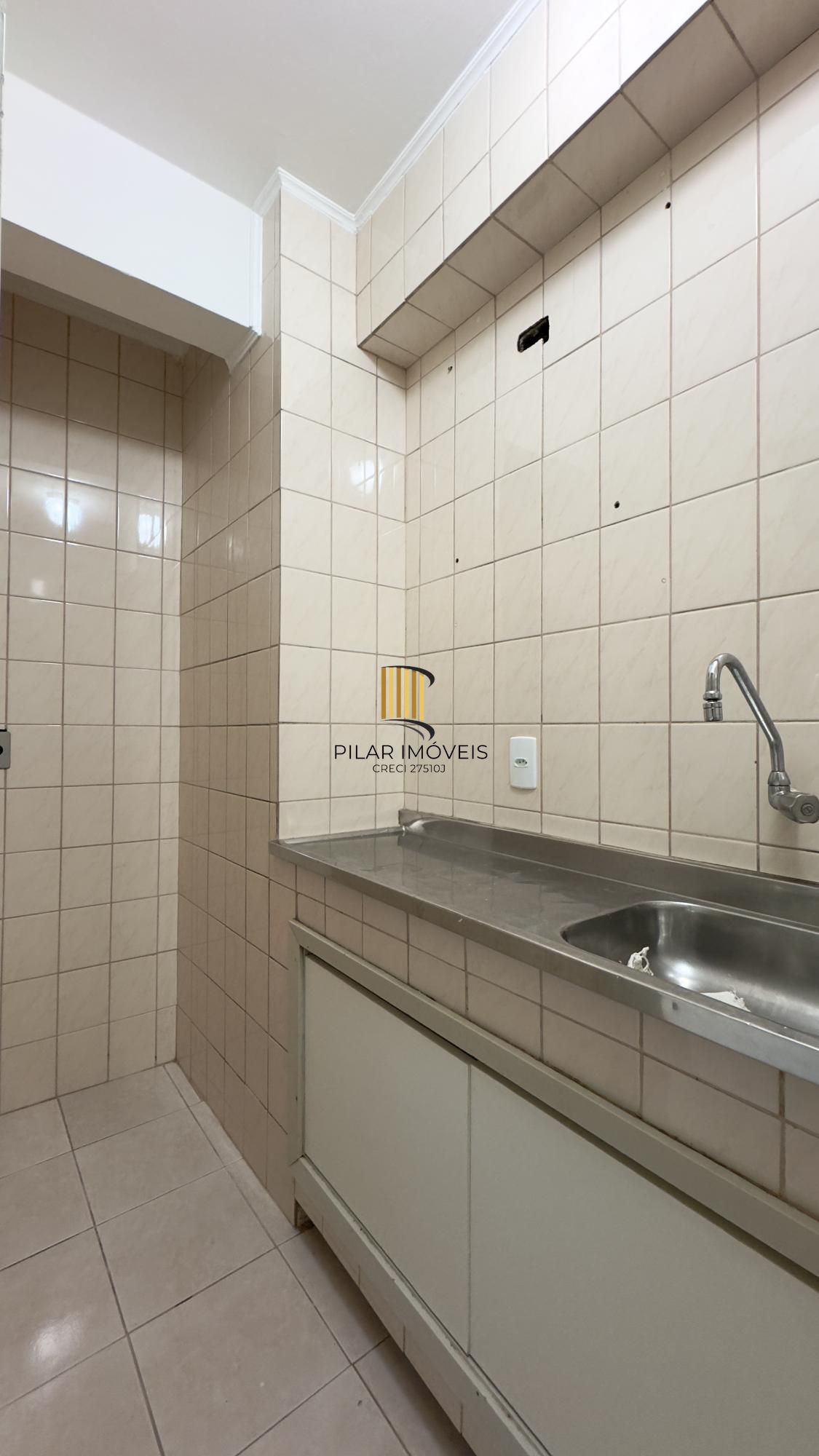 APARTAMENTO COM SACADA JUNTO À ORLA DO GUAÍBA NO CENTRO HISTÓRICO