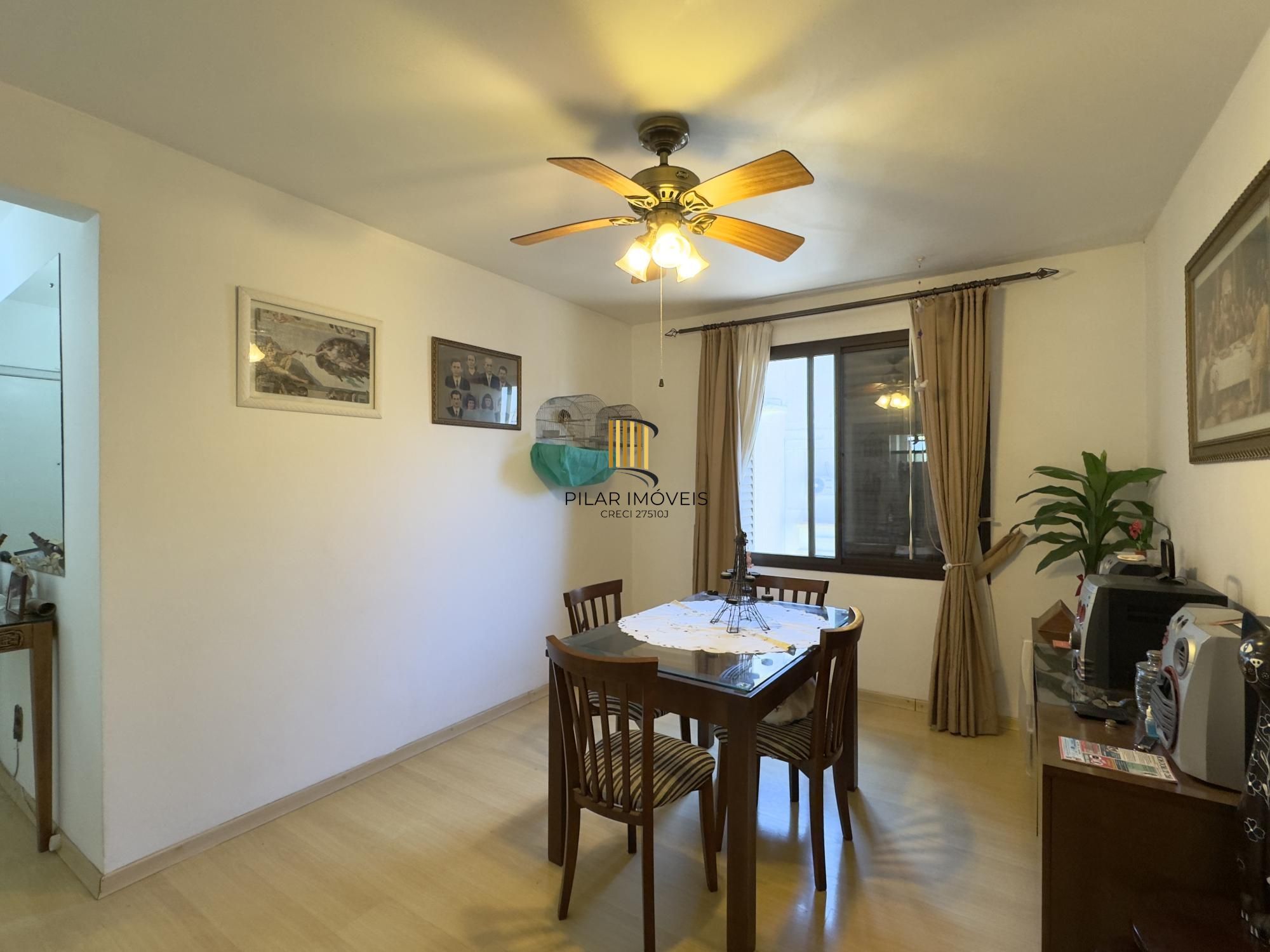 Apartamento semimobiliado 2 dormitórios com vaga de garagem no Centro Histórico