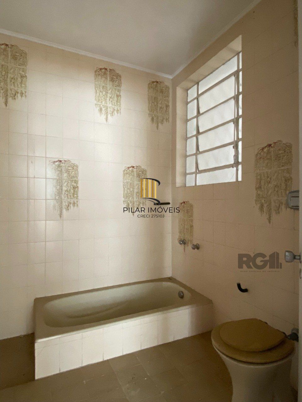 CASA COM 5 DORMITÓRIOS, ESPAÇO PARA FESTAS E PEÇAS AMPLAS PRÓXIMO AO IGUATEMI
