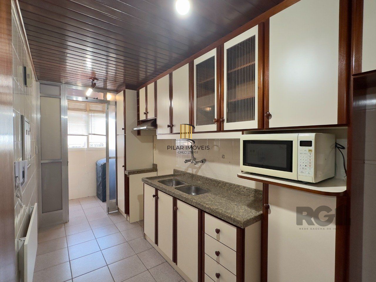 APARTAMENTO 1 DORMITÓRIO COM CHURRASQUEIRA E GARAGEM NO CENTRO HISTÓRICO