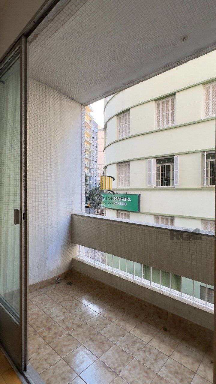 SUPER APARTAMENTO REFORMADO DE 3 DORMITÓRIOS EM ÓTIMA LOCALIZAÇÃO NA DUQUE