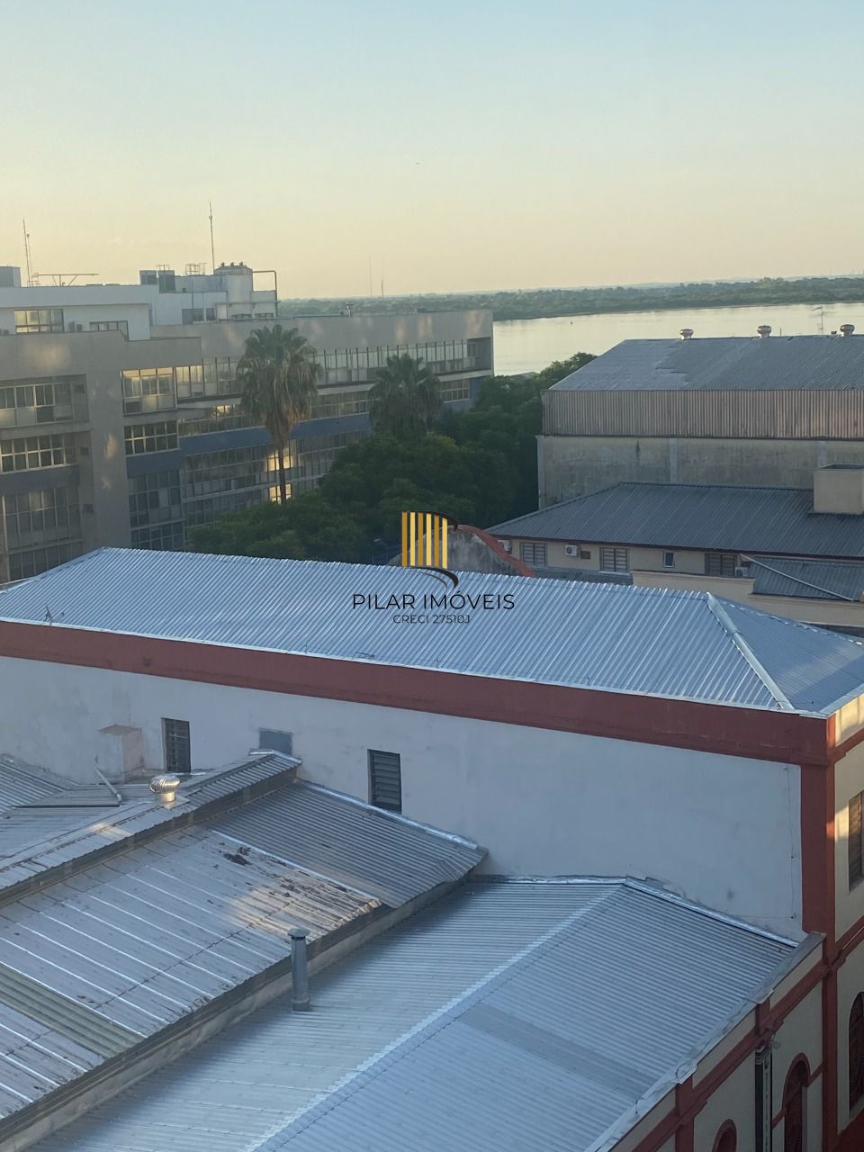 APARTAMENTO STUDIO, COM VISTA PARA O GUAÍBA NO CENTRO HISTÓRICO