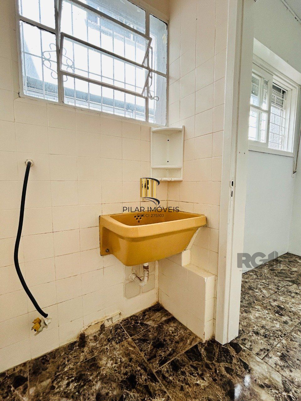APARTAMENTO GARDEN 3 DORMITÓRIOS COM VAGA DE GARAGEM NO MENINO DEUS
