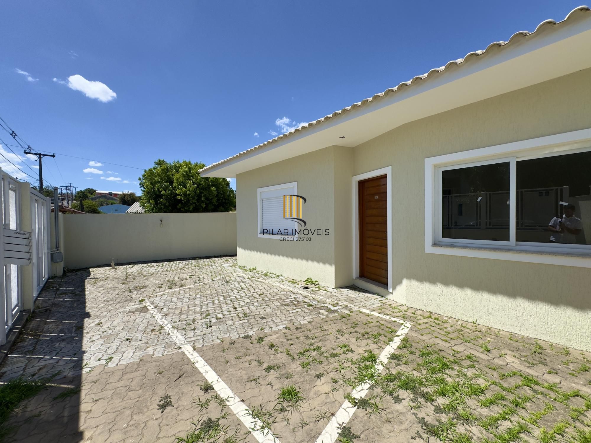 Casa em condomínio com 2 dormitórios, vaga de garagem e churrasqueira na Olaria