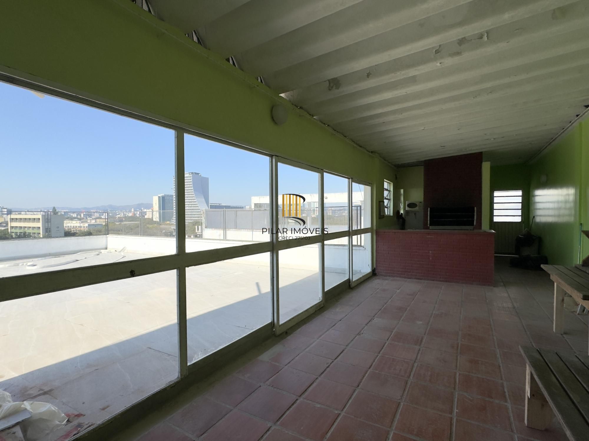 APARTAMENTO 2 DORMITÓRIOS COM PEÇAS AMPLAS NO CENTRO HISTÓRICO
