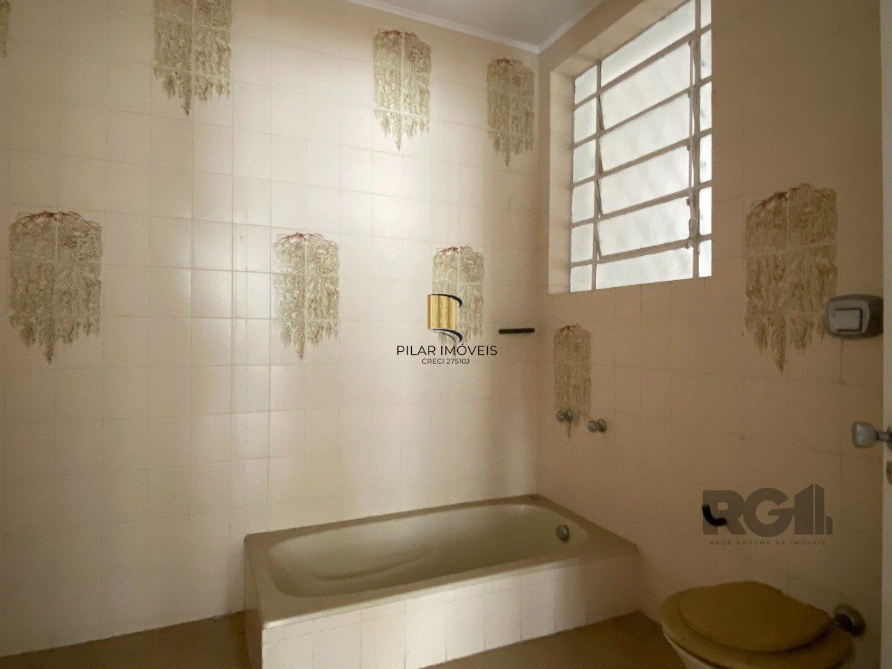 CASA COM 5 DORMITÓRIOS, ESPAÇO PARA FESTAS E PEÇAS AMPLAS PRÓXIMO AO IGUATEMI