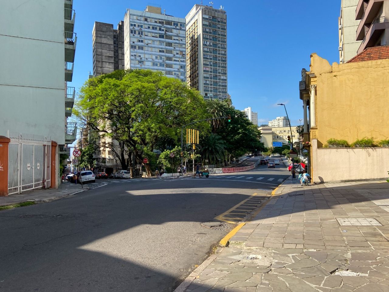 APARTAMENTO DE FRENTE, 1 DORMITÓRIO COM VAGA DE GARAGEM NA DUQUE
