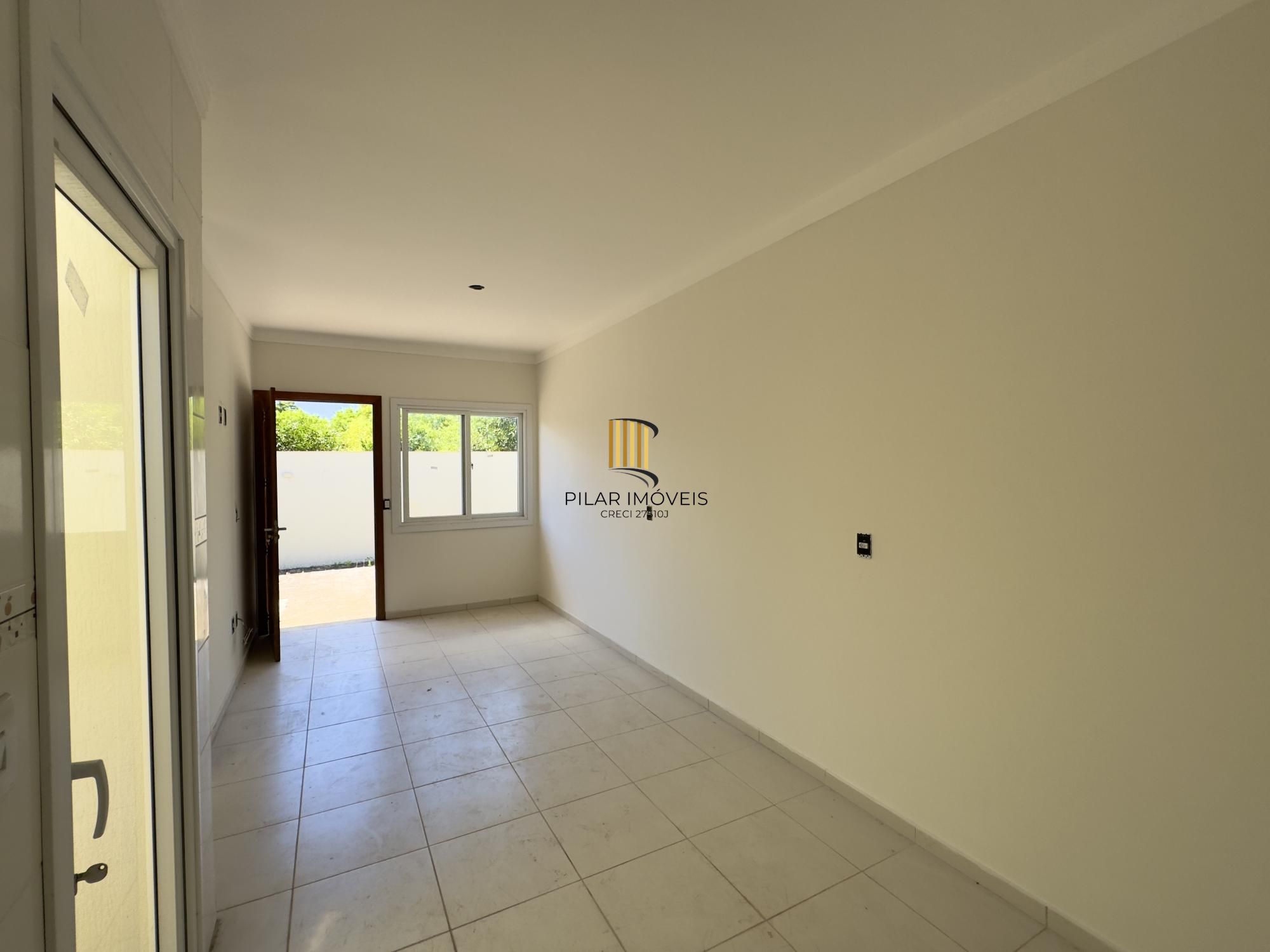 Casa em condomínio com 2 dormitórios, vaga de garagem e churrasqueira na Olaria