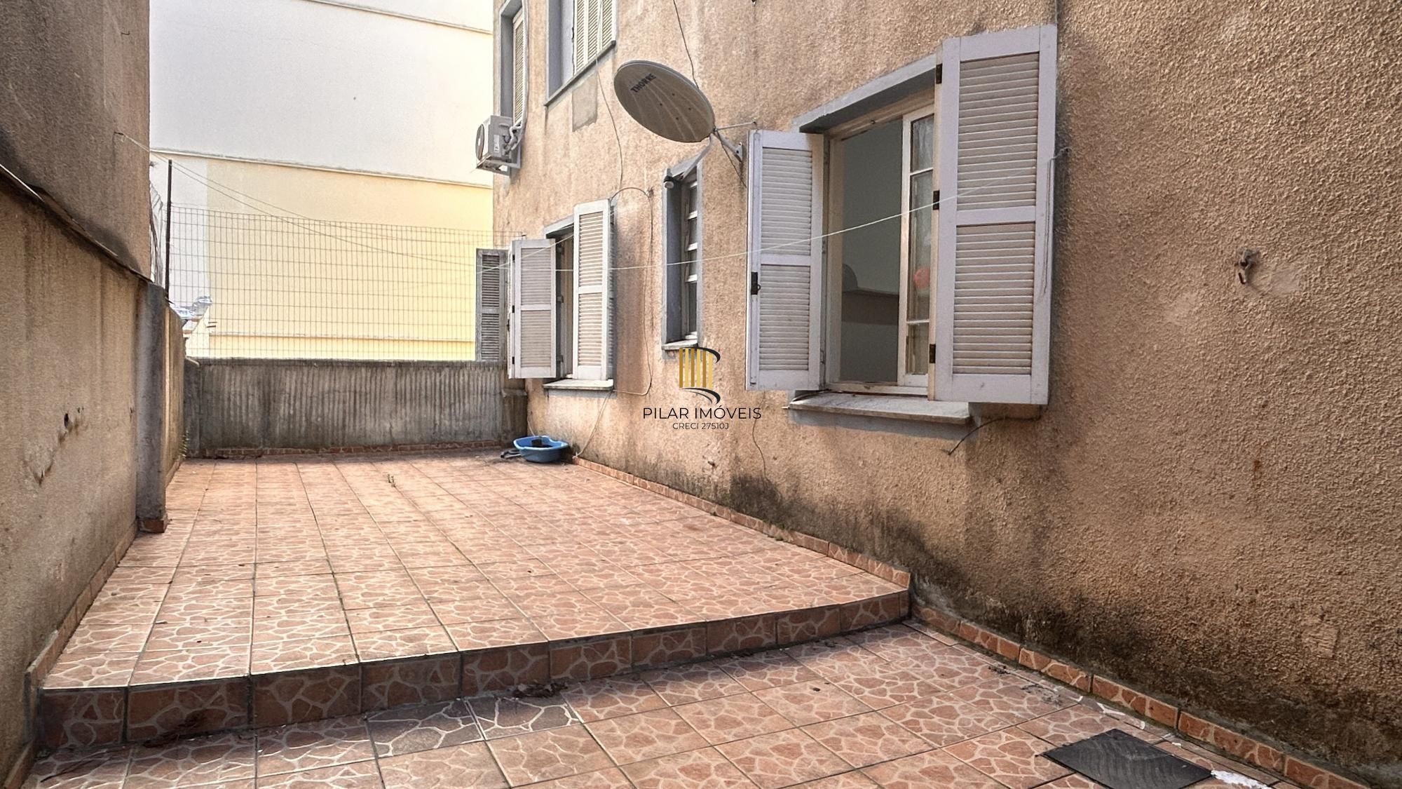Apartamento 2 dormitórios com pátio