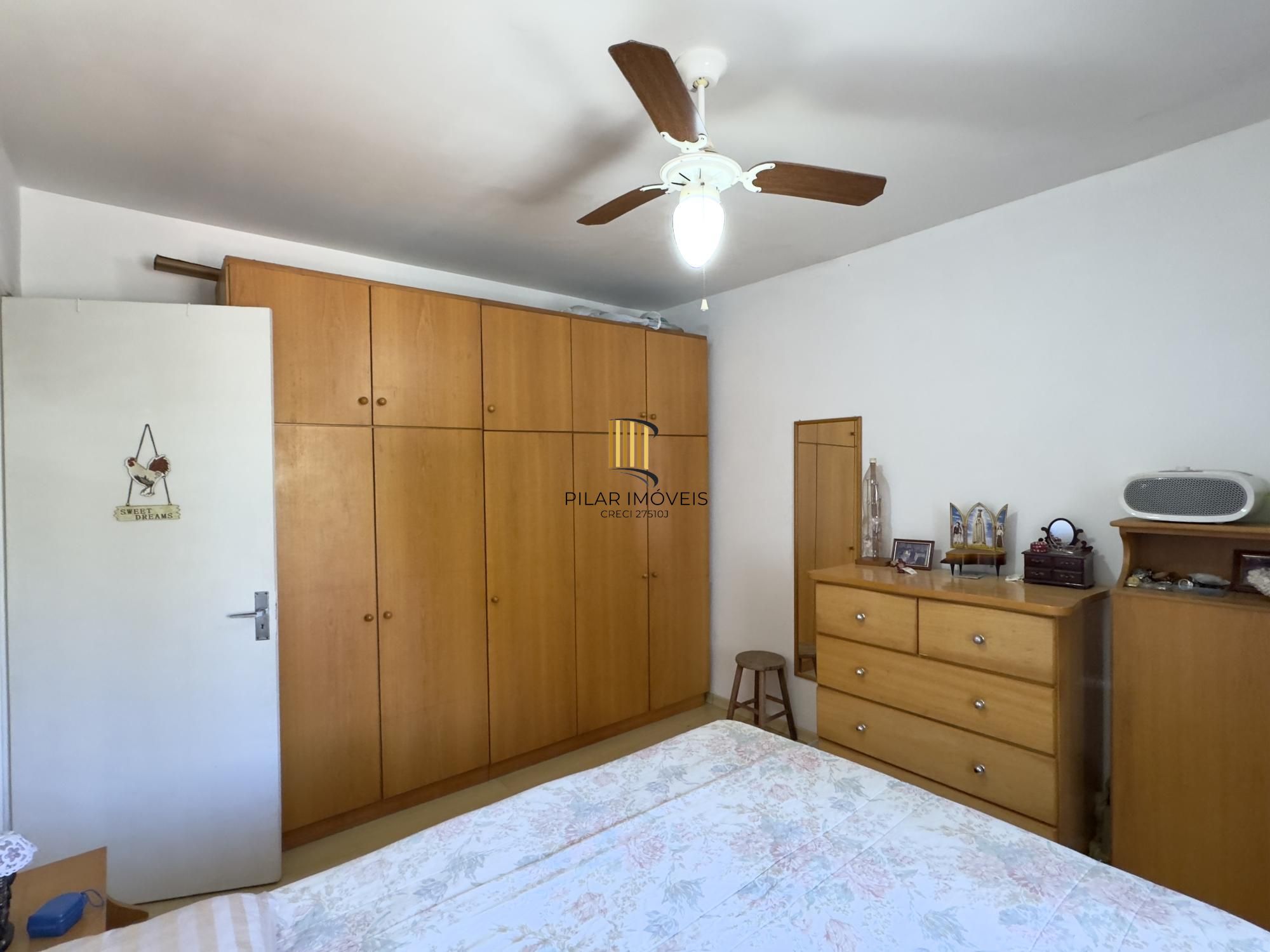 Apartamento semimobiliado 2 dormitórios com vaga de garagem no Centro Histórico