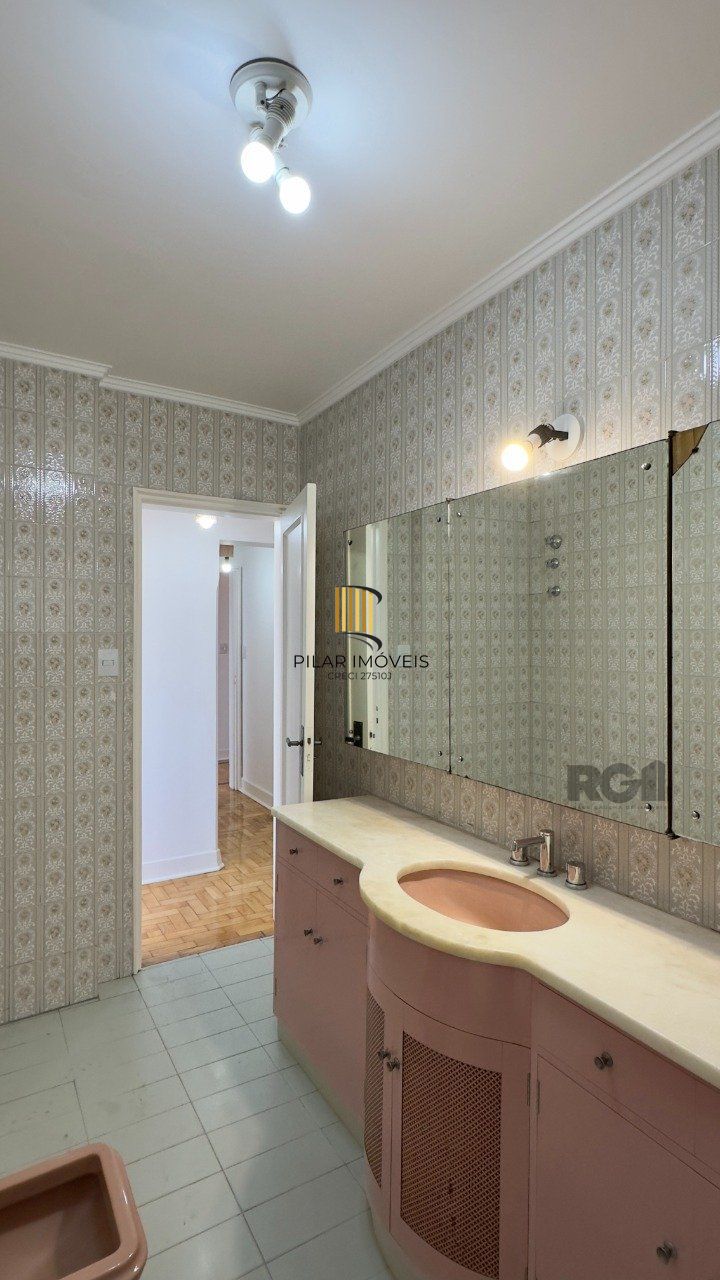 SUPER APARTAMENTO REFORMADO DE 3 DORMITÓRIOS EM ÓTIMA LOCALIZAÇÃO NA DUQUE