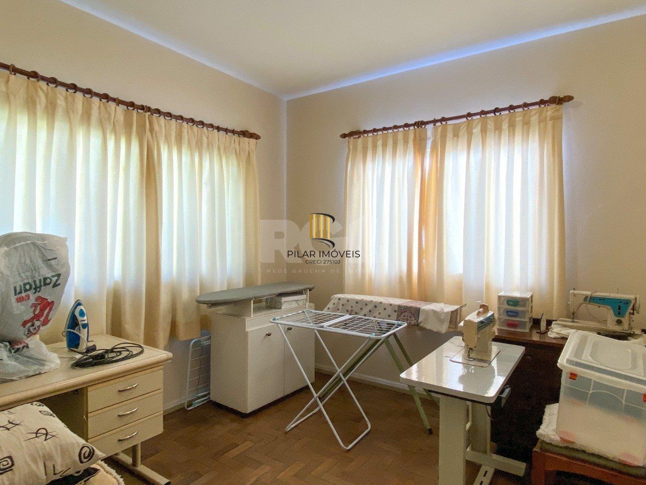 Casa com 4 dormitórios, no bairro Nossa Senhora das Graças em Canoas/RS