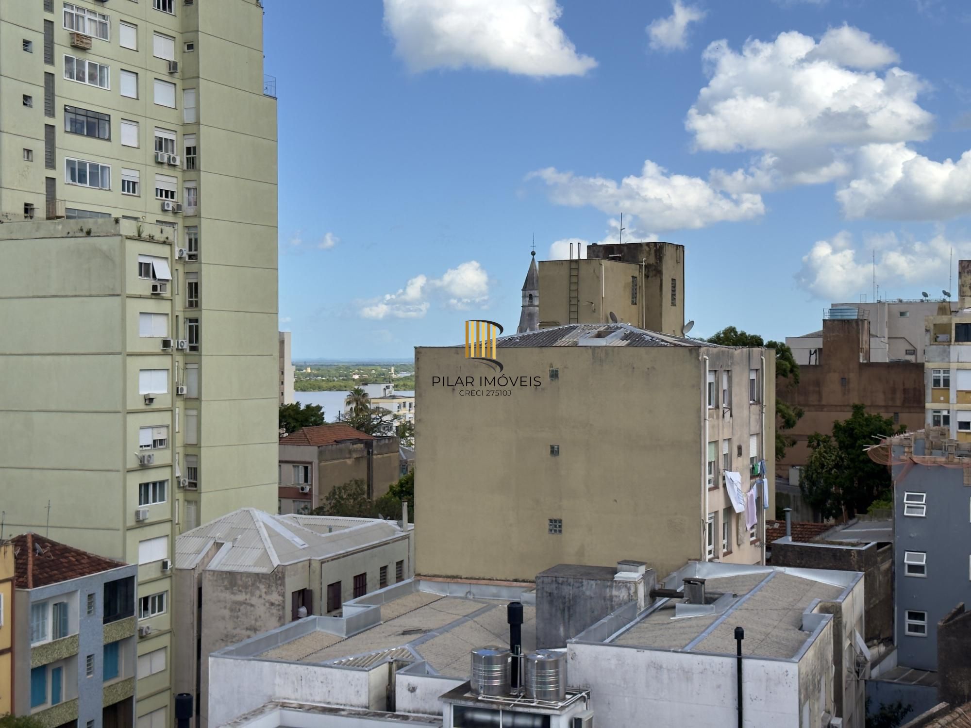 Apartamento de 1 dormitório, em andar alto, vista definida no Centro Histórico