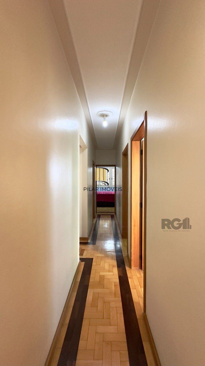 APARTAMENTO 3 DORMITÓRIOS, DE FRENTE E REFORMADO, NO CENTRO HISTÓRICO