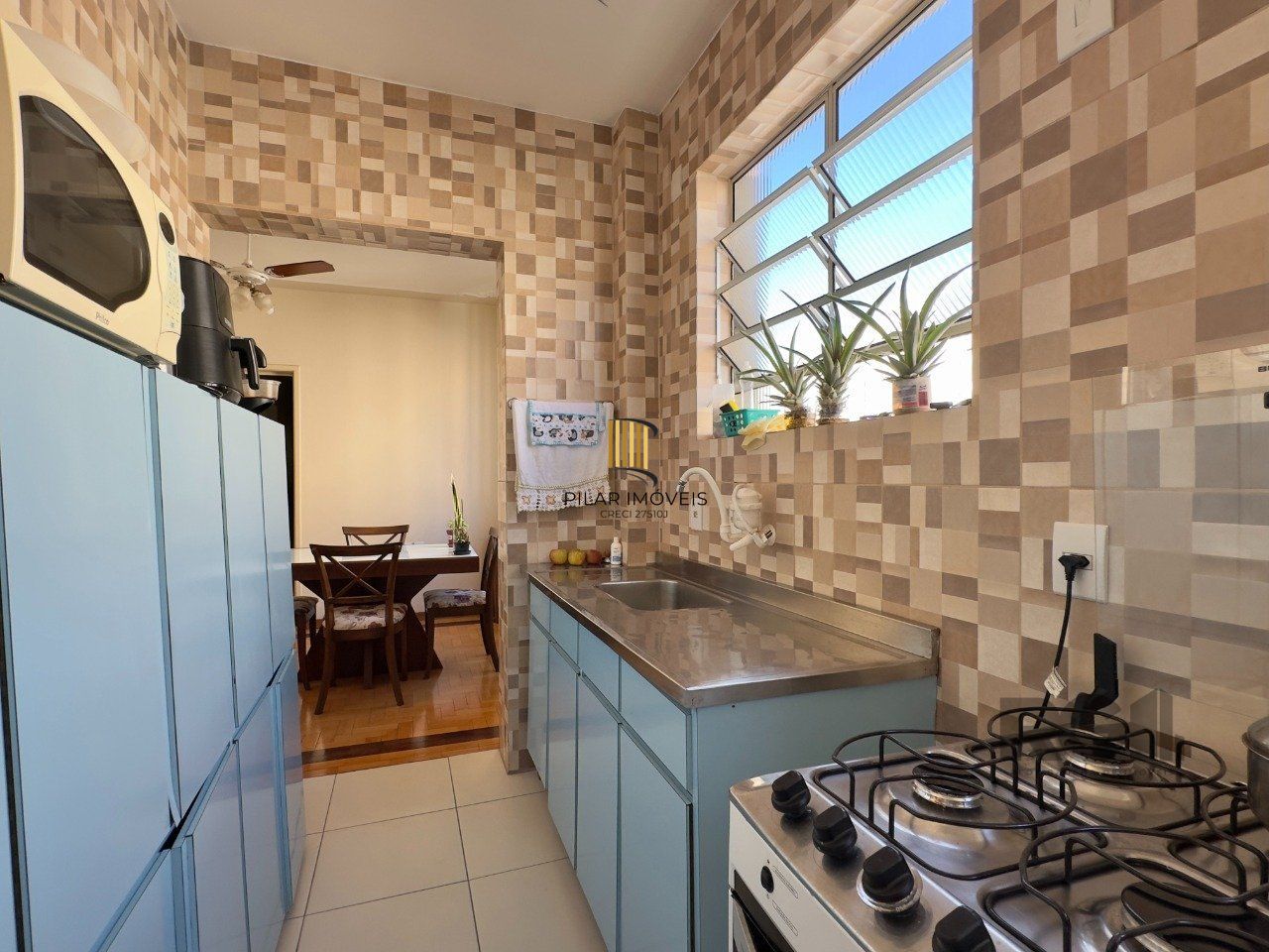 APARTAMENTO 3 DORMITÓRIOS, DE FRENTE E REFORMADO, NO CENTRO HISTÓRICO
