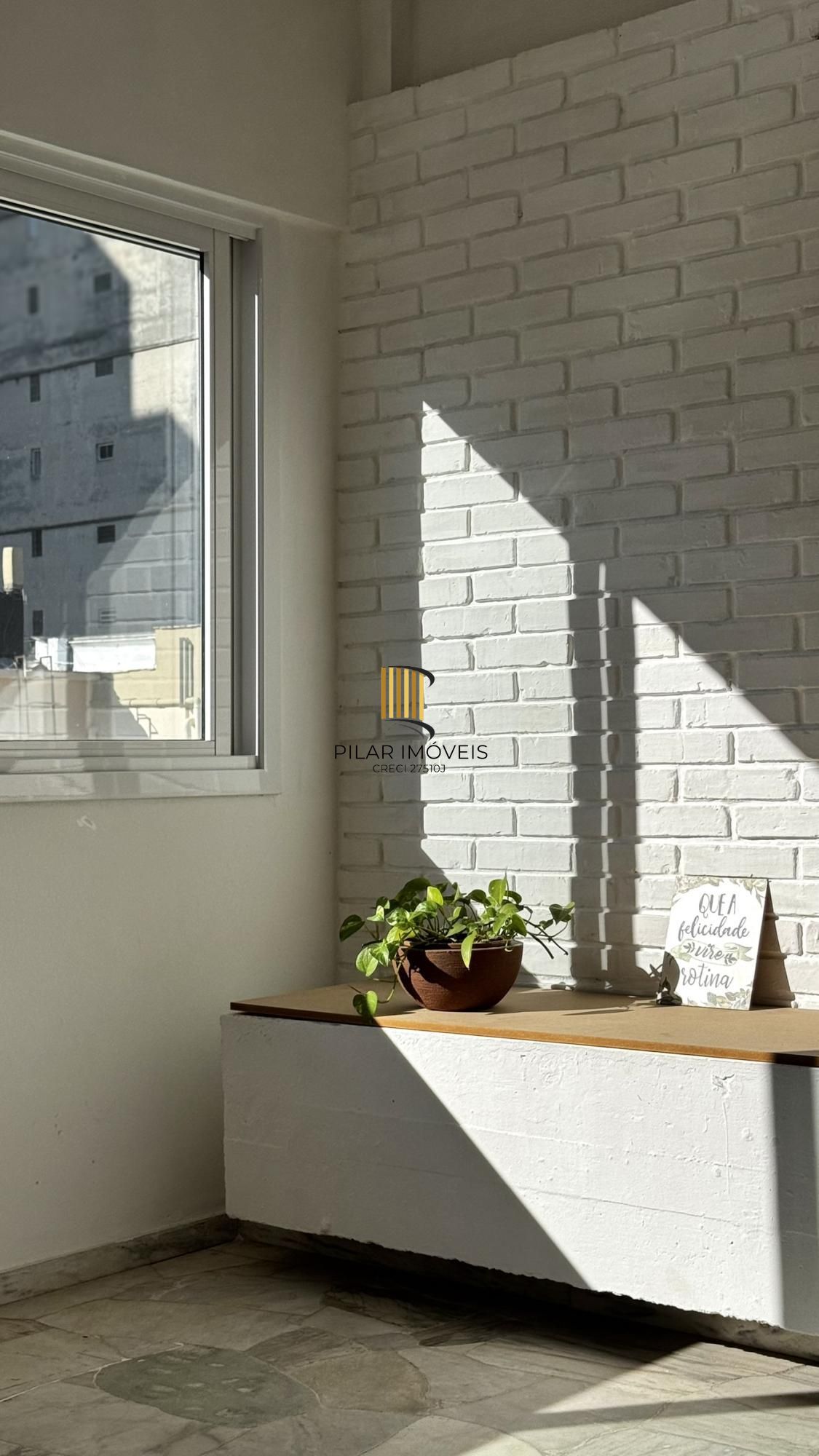 APARTAMENTO 2 DORMITÓRIOS REFORMADO COM LINDA VISTA NO CENTRO HISTÓRICO