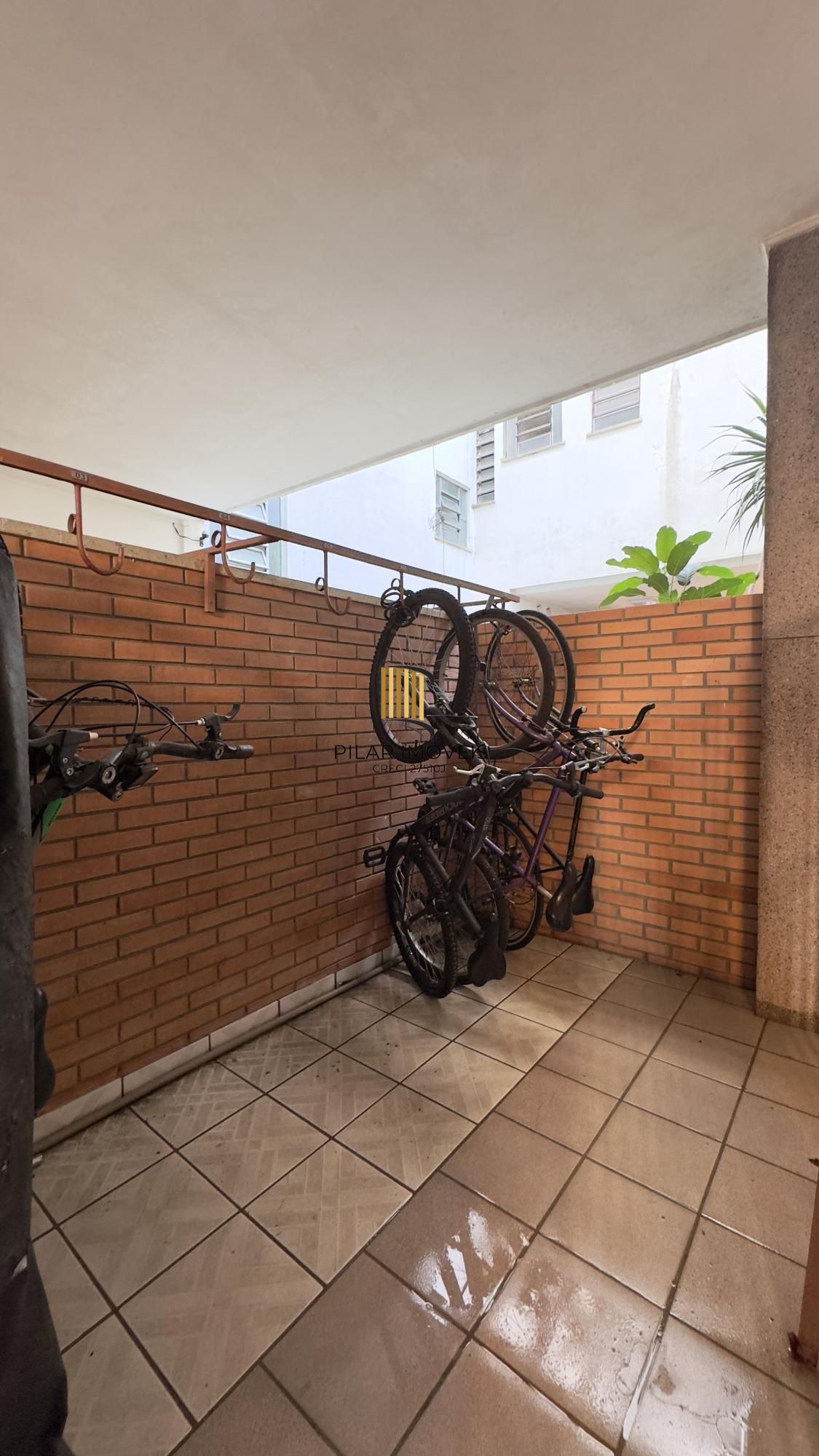 APARTAMENTO 2 DORMITÓRIOS COM PEÇAS AMPLAS NO CENTRO HISTÓRICO