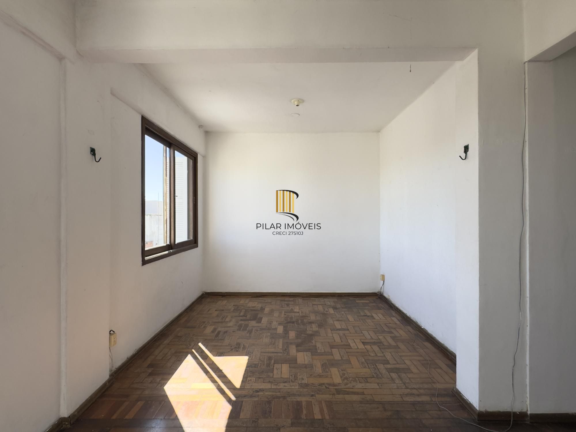 Apartamento 1 dormitório com vista e muito potencial no Centro Histórico