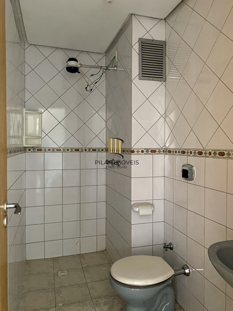 Apartamento 2 dormitórios, com vaga de garagem na Avenida Cavalhada