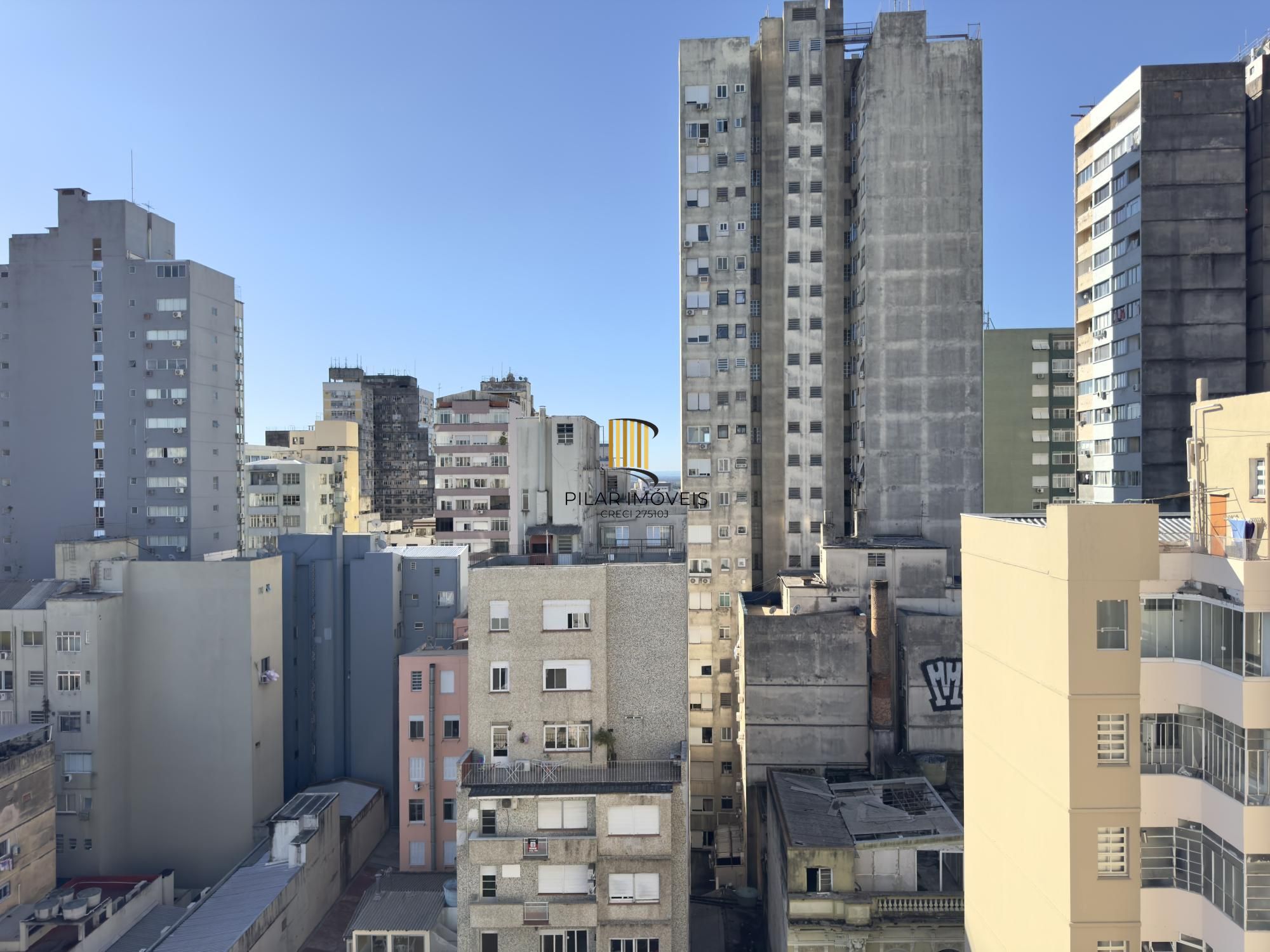 APARTAMENTO 2 DORMITÓRIOS REFORMADO COM LINDA VISTA NO CENTRO HISTÓRICO