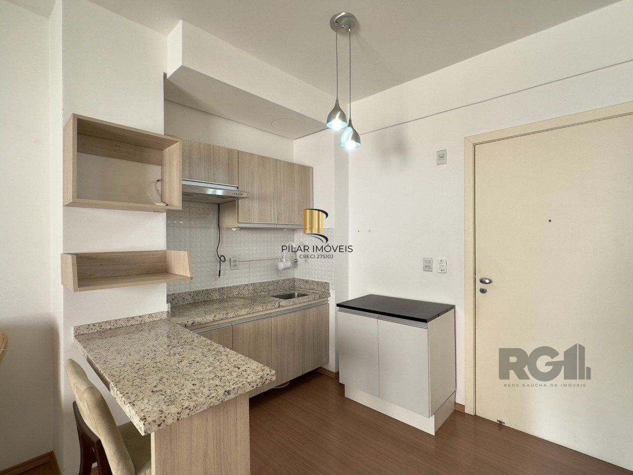 STUDIO SEMIMOBILIADO COM VAGA DE GARAGEM NO CENTRO HISTÓRICO